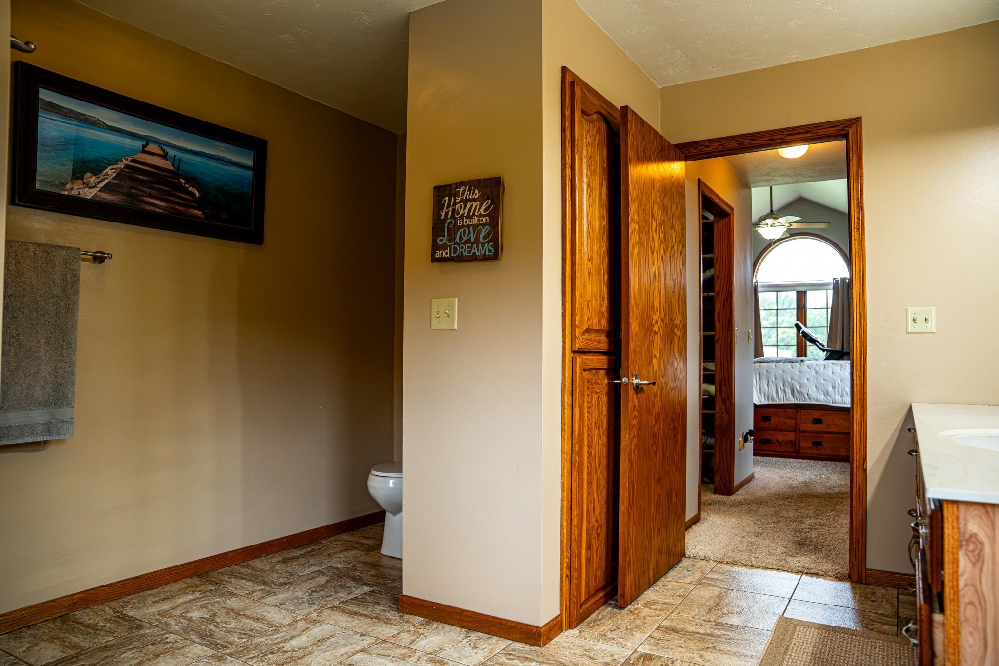 5062 MEADOWVIEW Lane