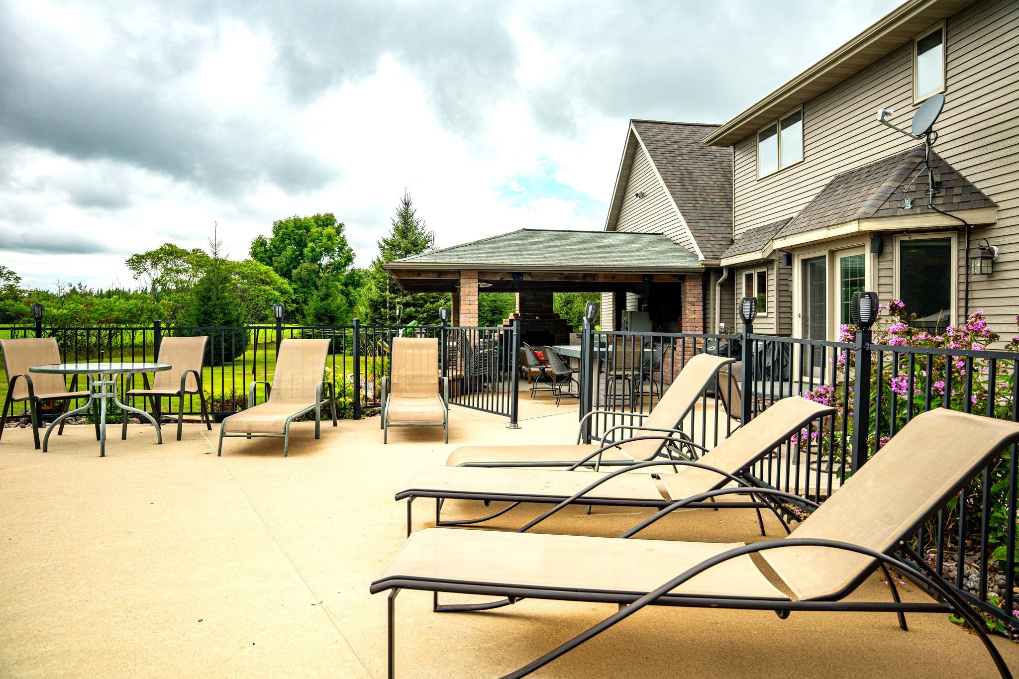 5062 MEADOWVIEW Lane