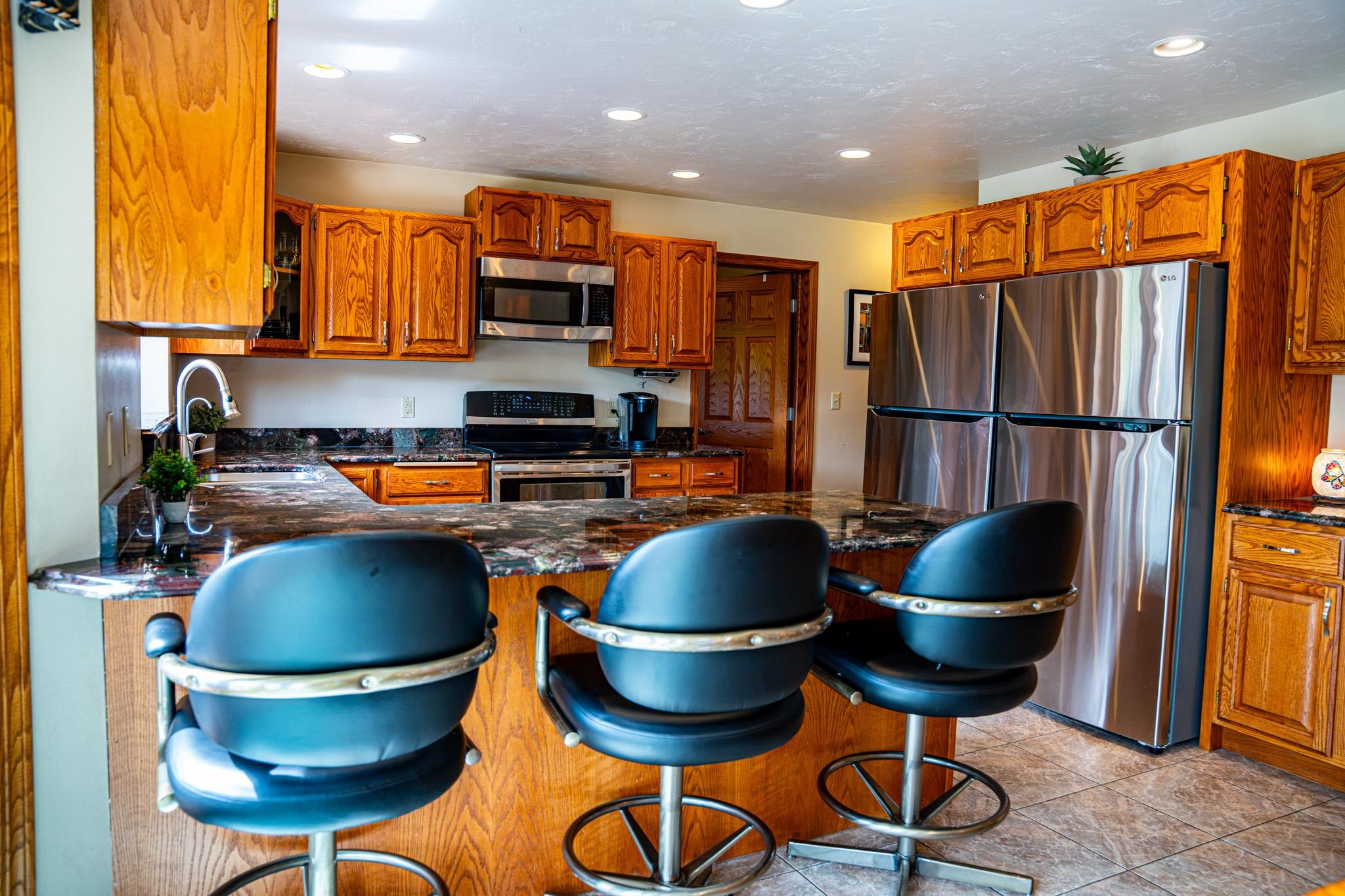 5062 MEADOWVIEW Lane