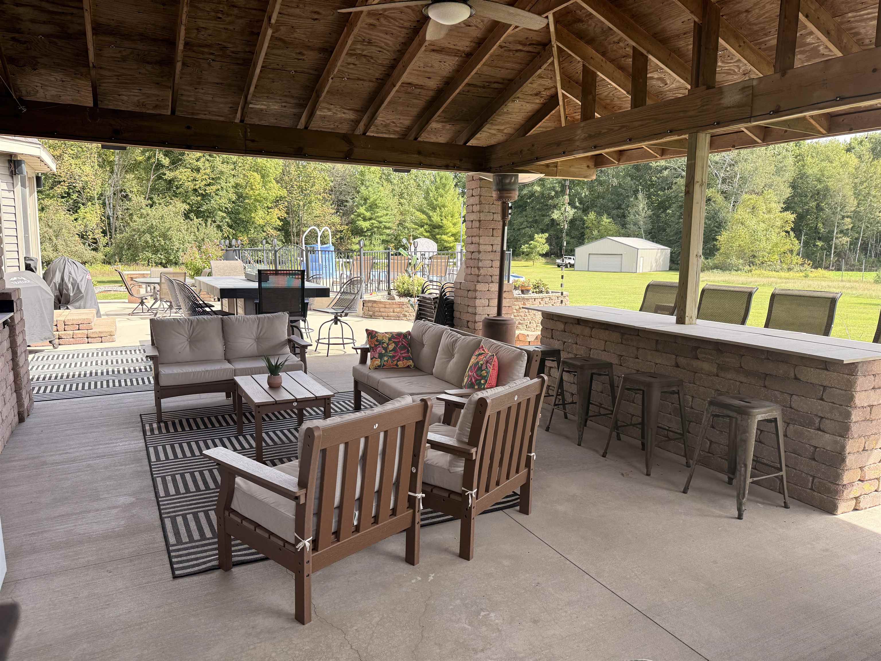 5062 MEADOWVIEW Lane