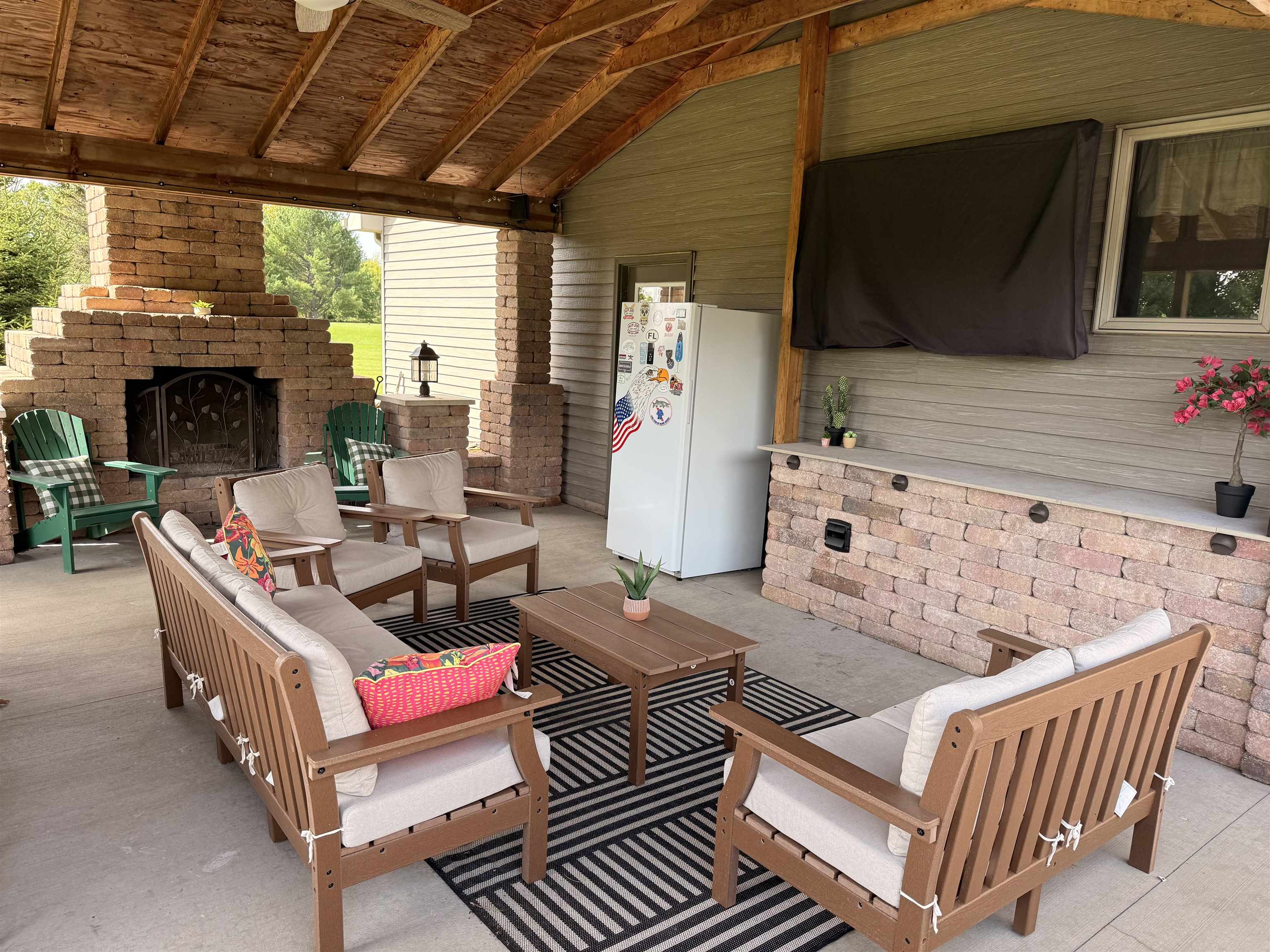 5062 MEADOWVIEW Lane