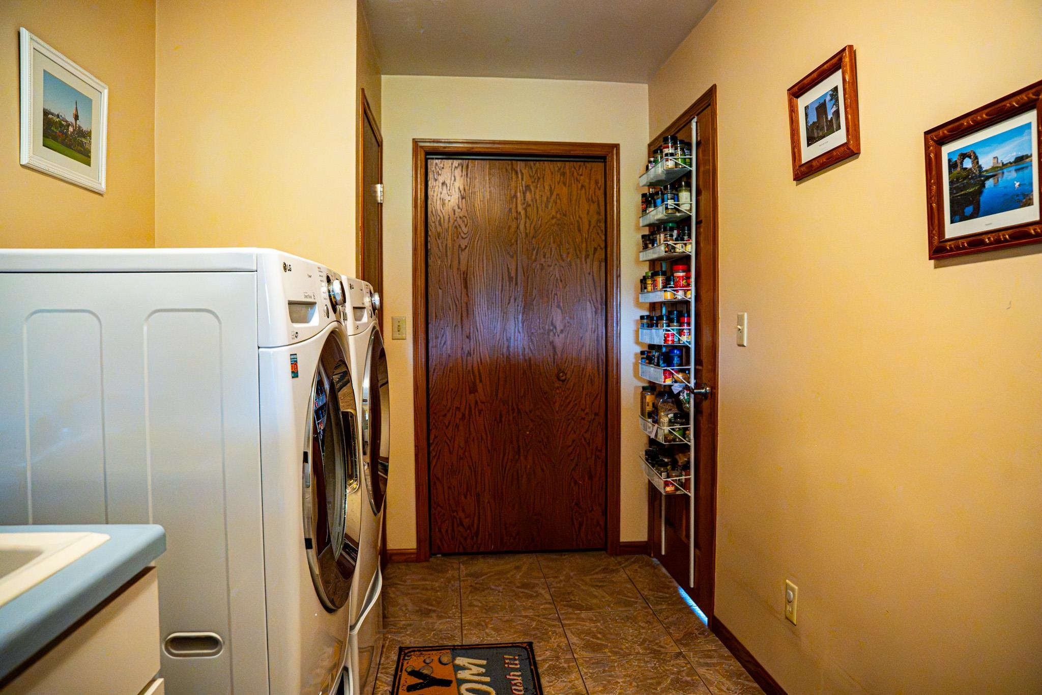 5062 MEADOWVIEW Lane