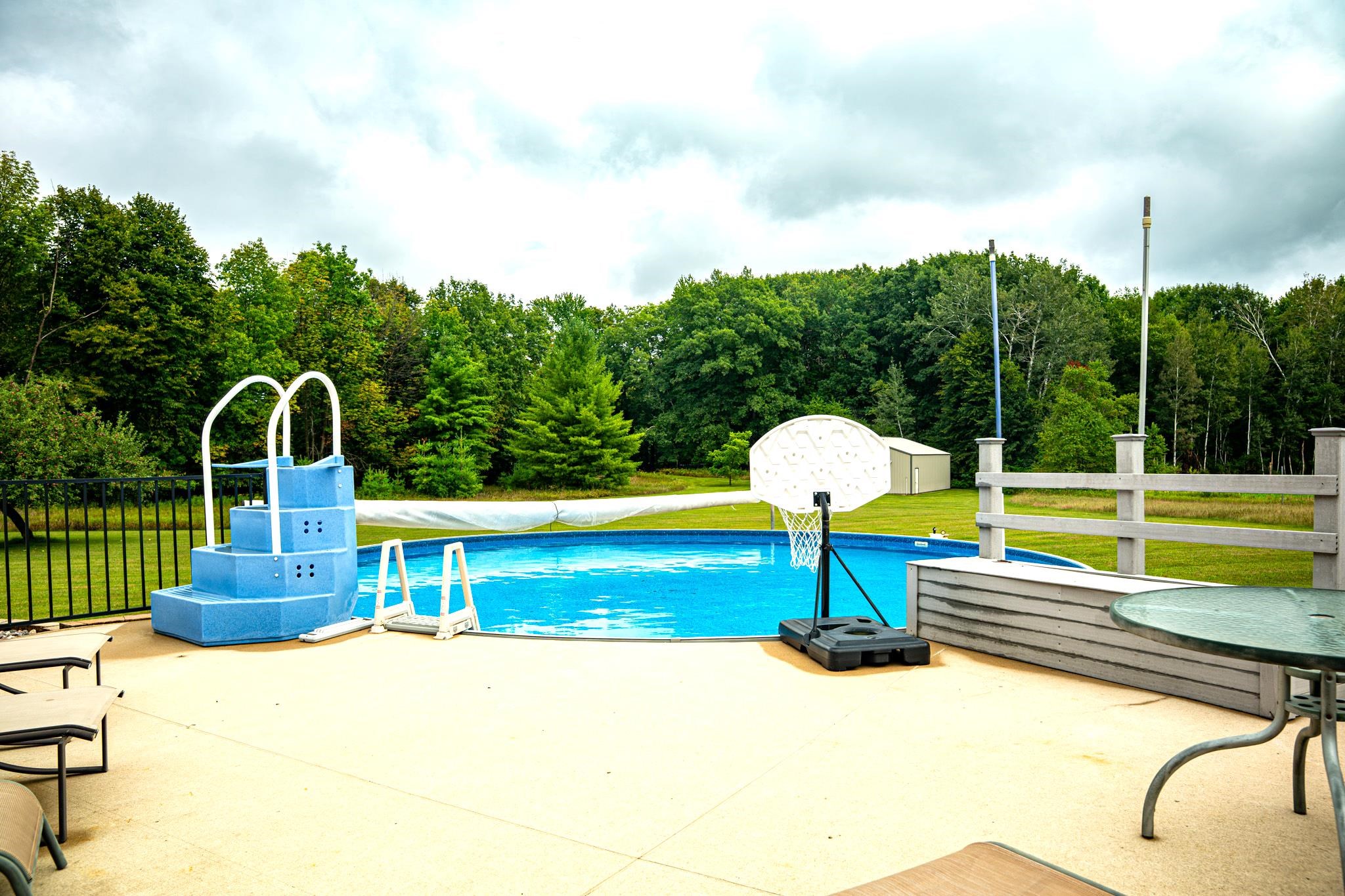 5062 MEADOWVIEW Lane