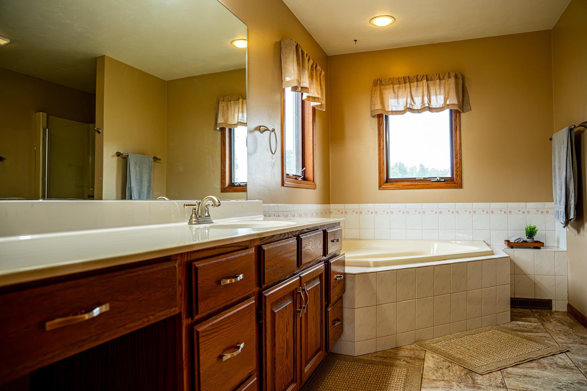 5062 MEADOWVIEW Lane