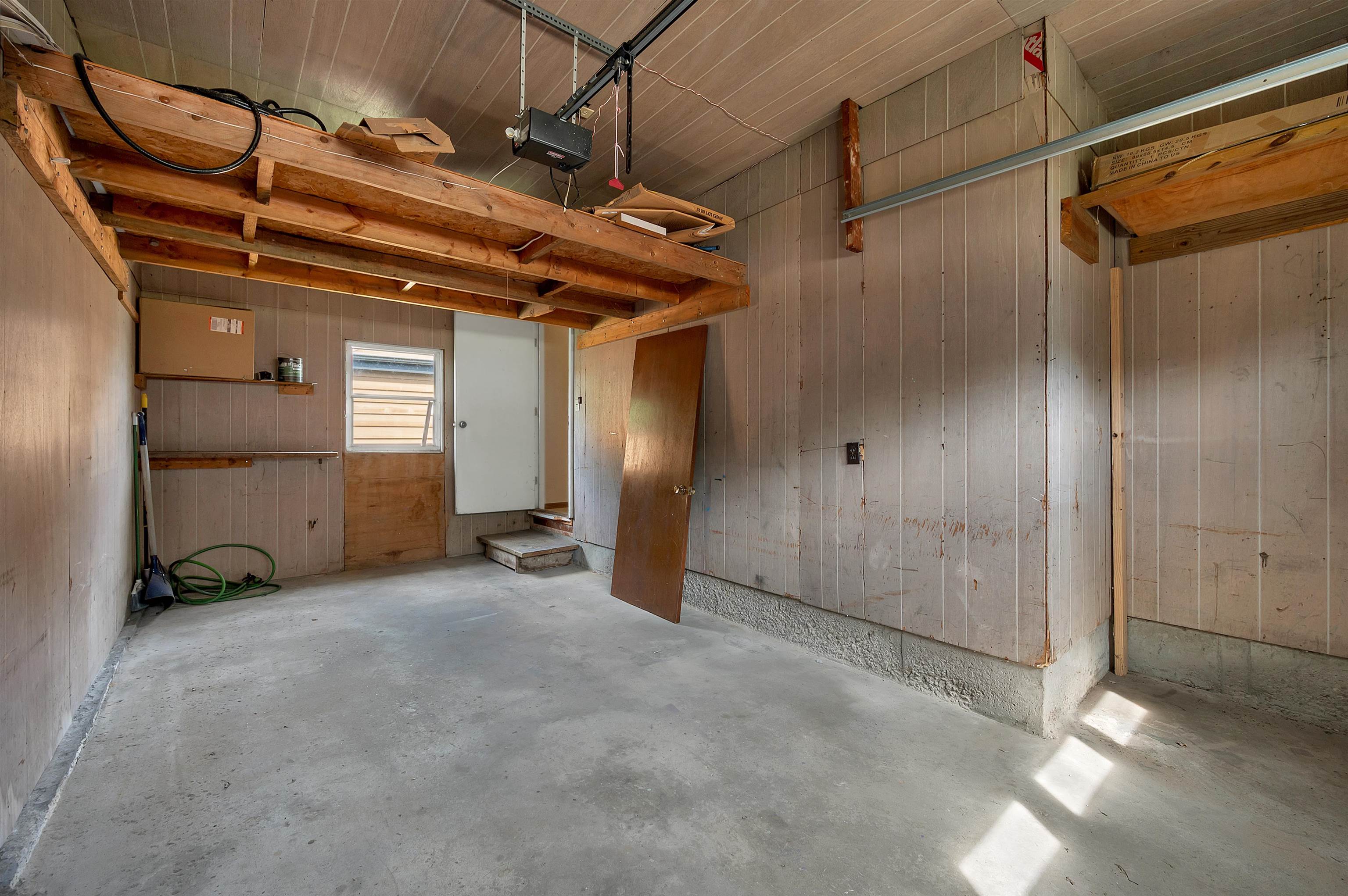1104 SUYDAM Street