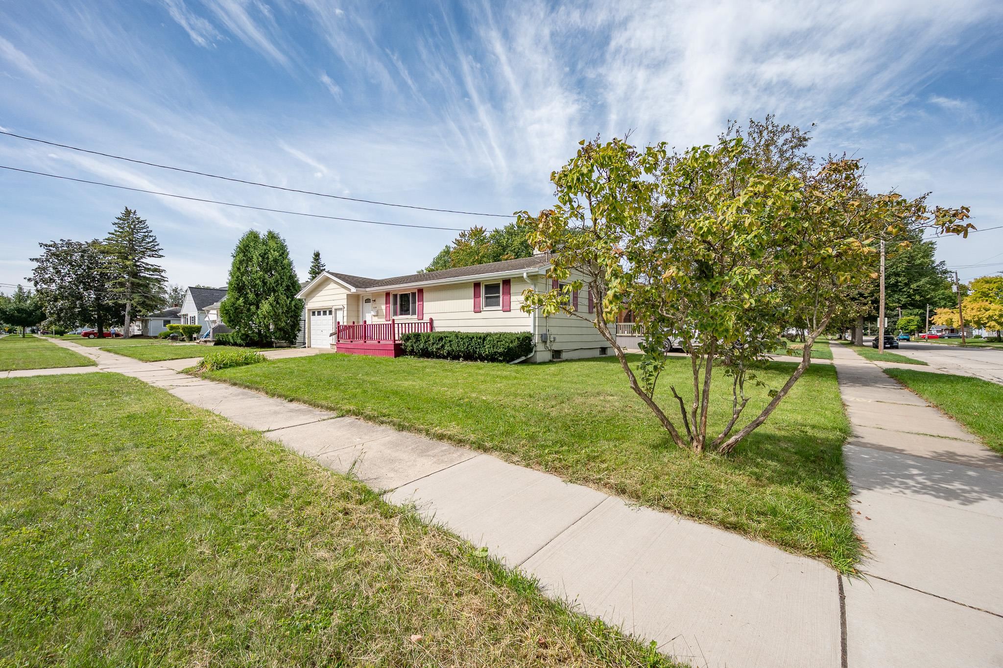 1104 SUYDAM Street
