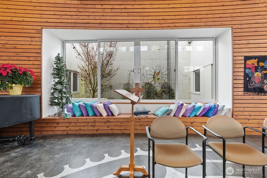 1322 S Bayview