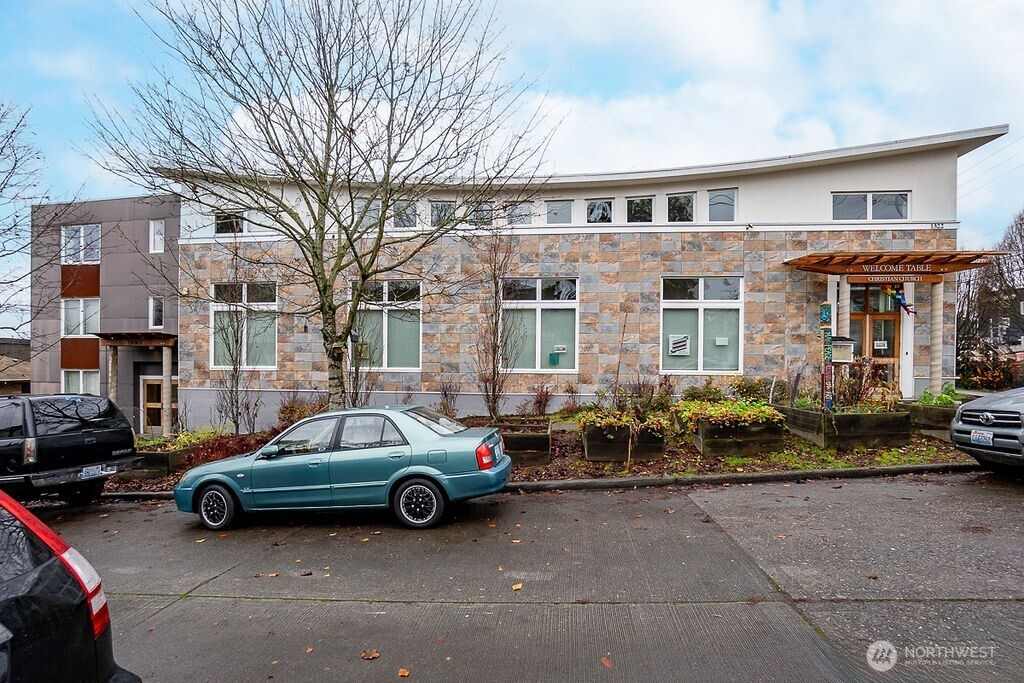 1322 S Bayview