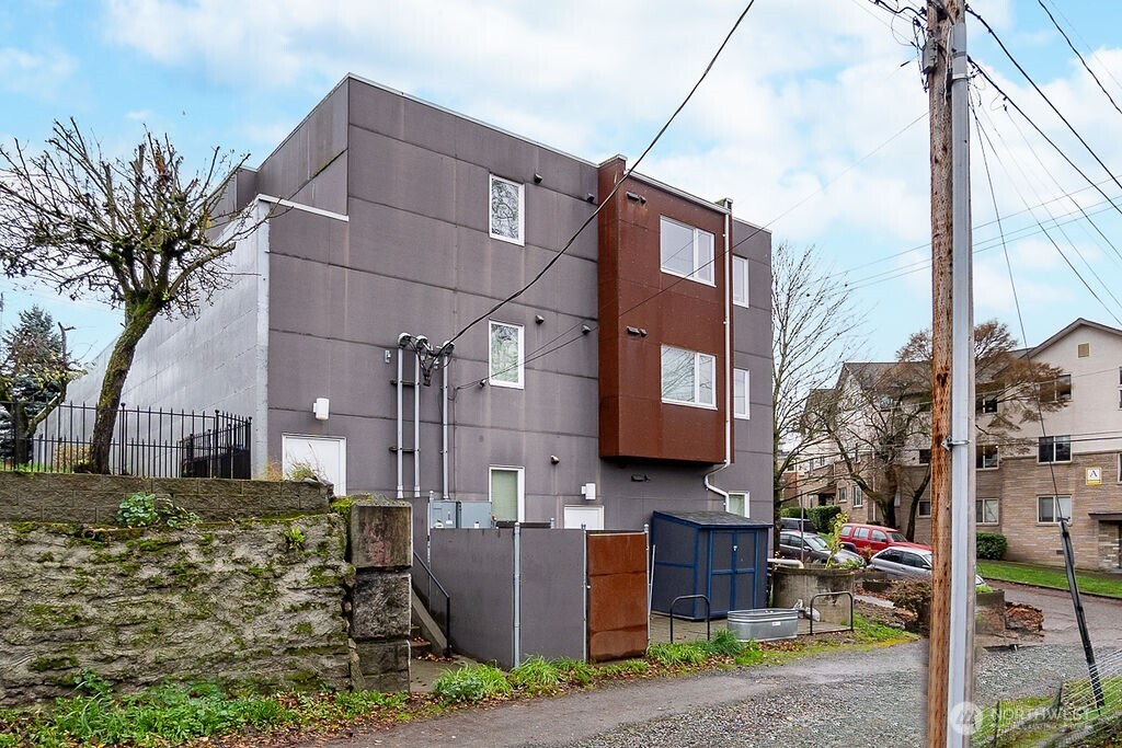 1322 S Bayview