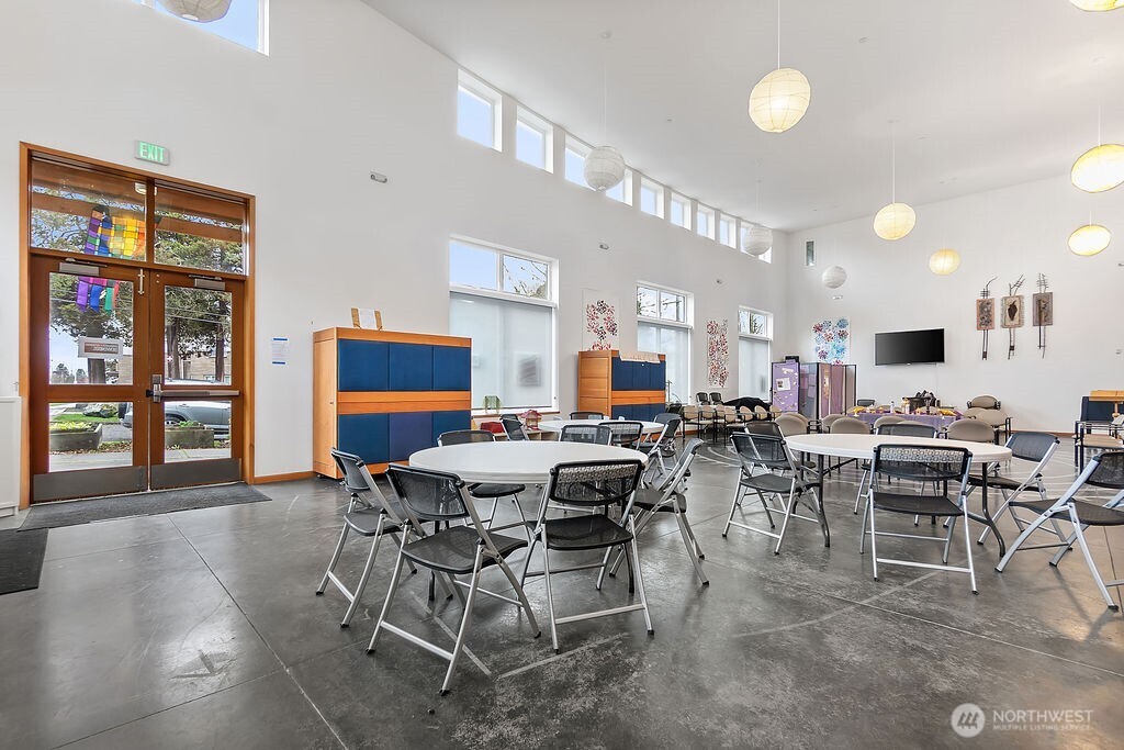 1322 S Bayview