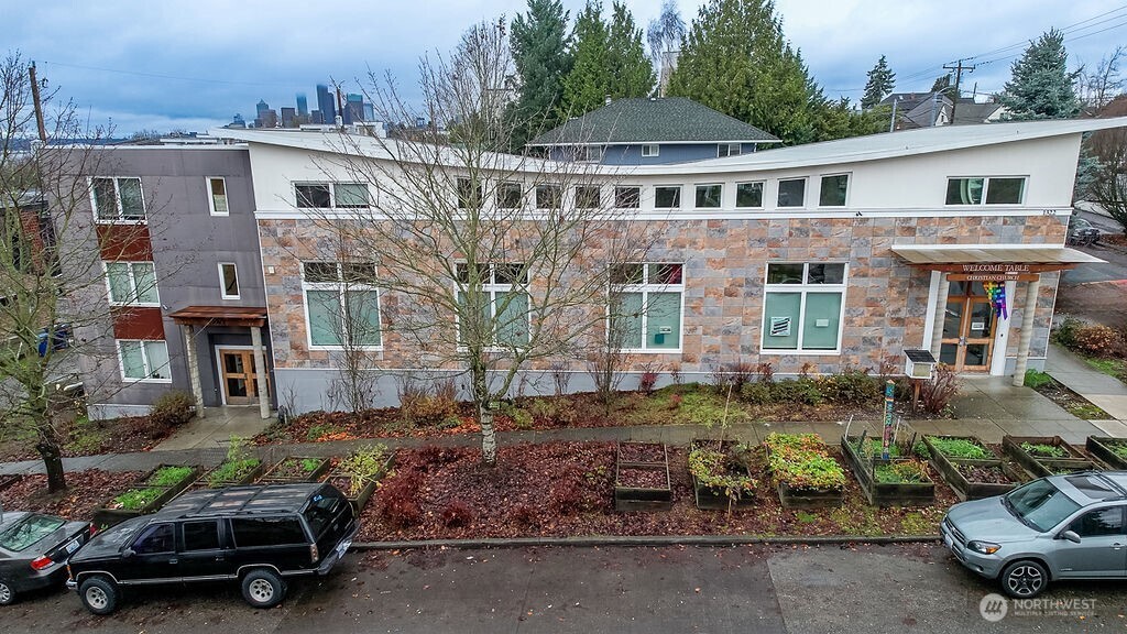 1322 S Bayview