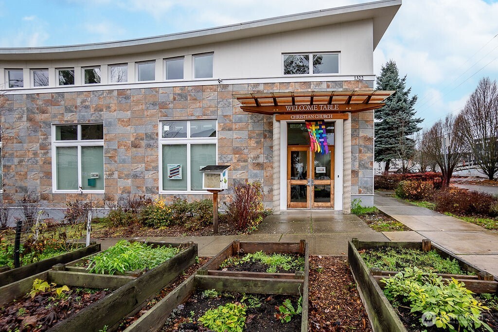 1322 S Bayview