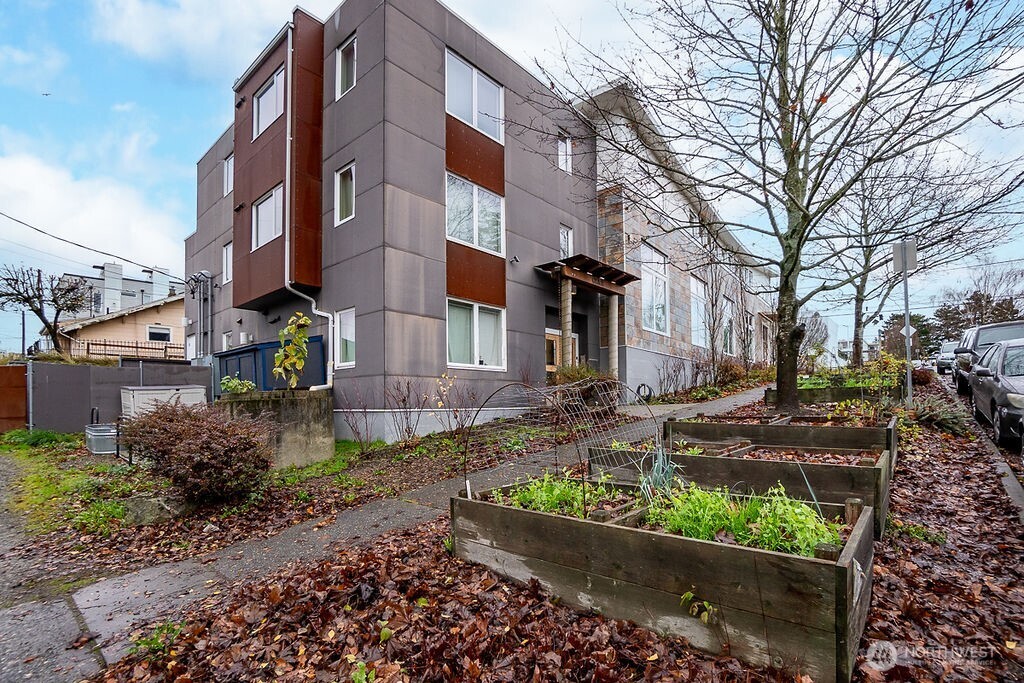 1322 S Bayview