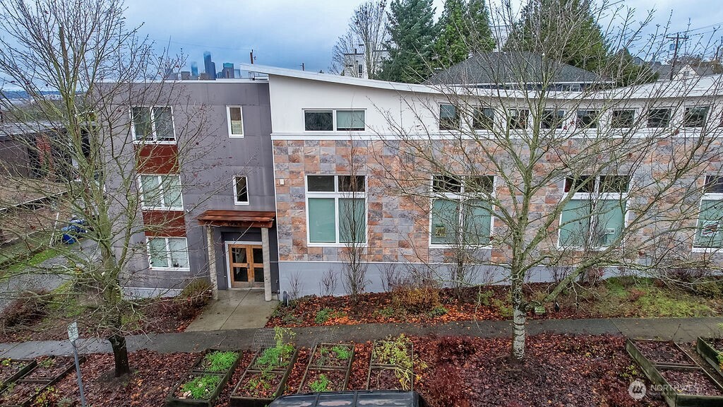 1322 S Bayview