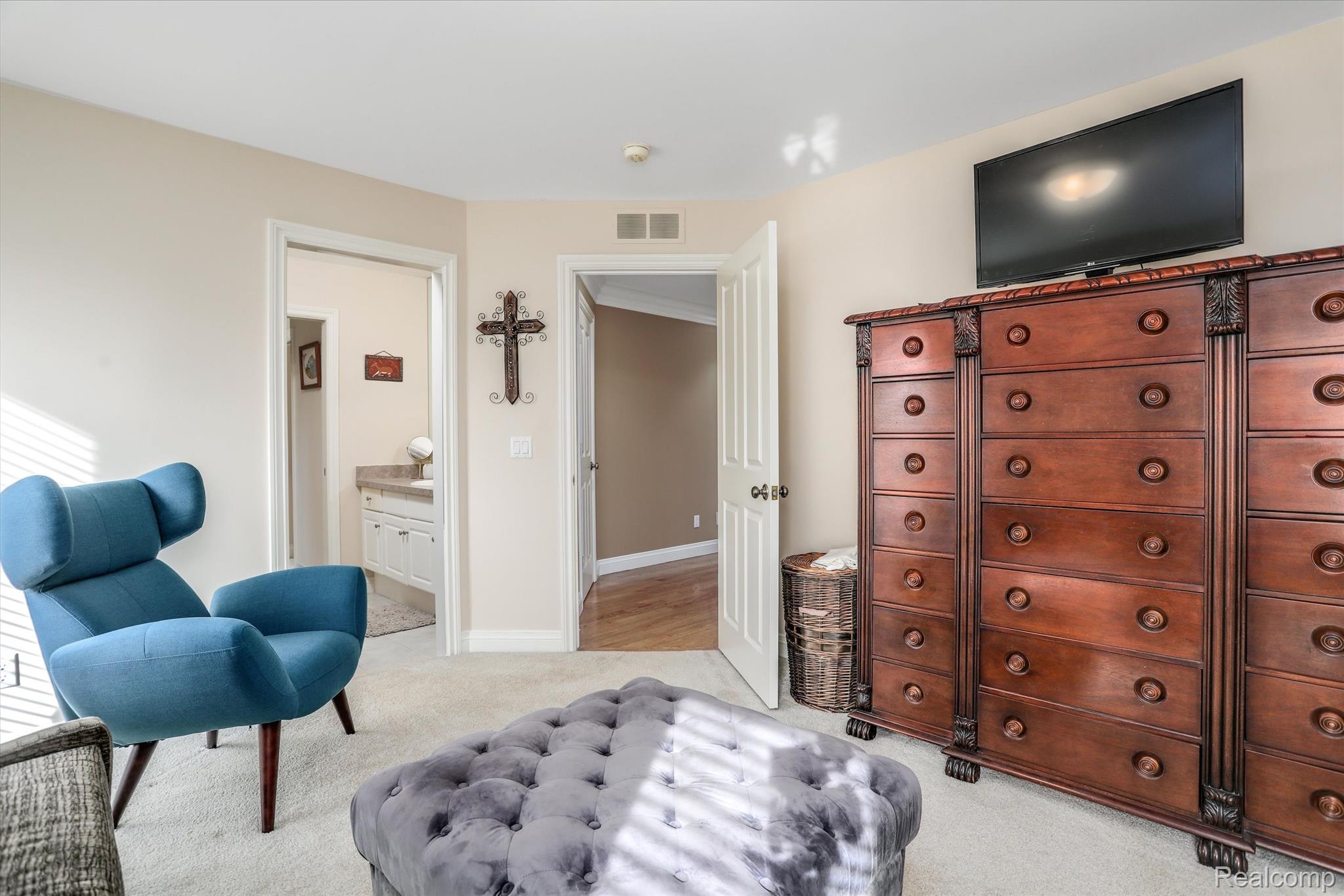8325 COTSWOLD Lane