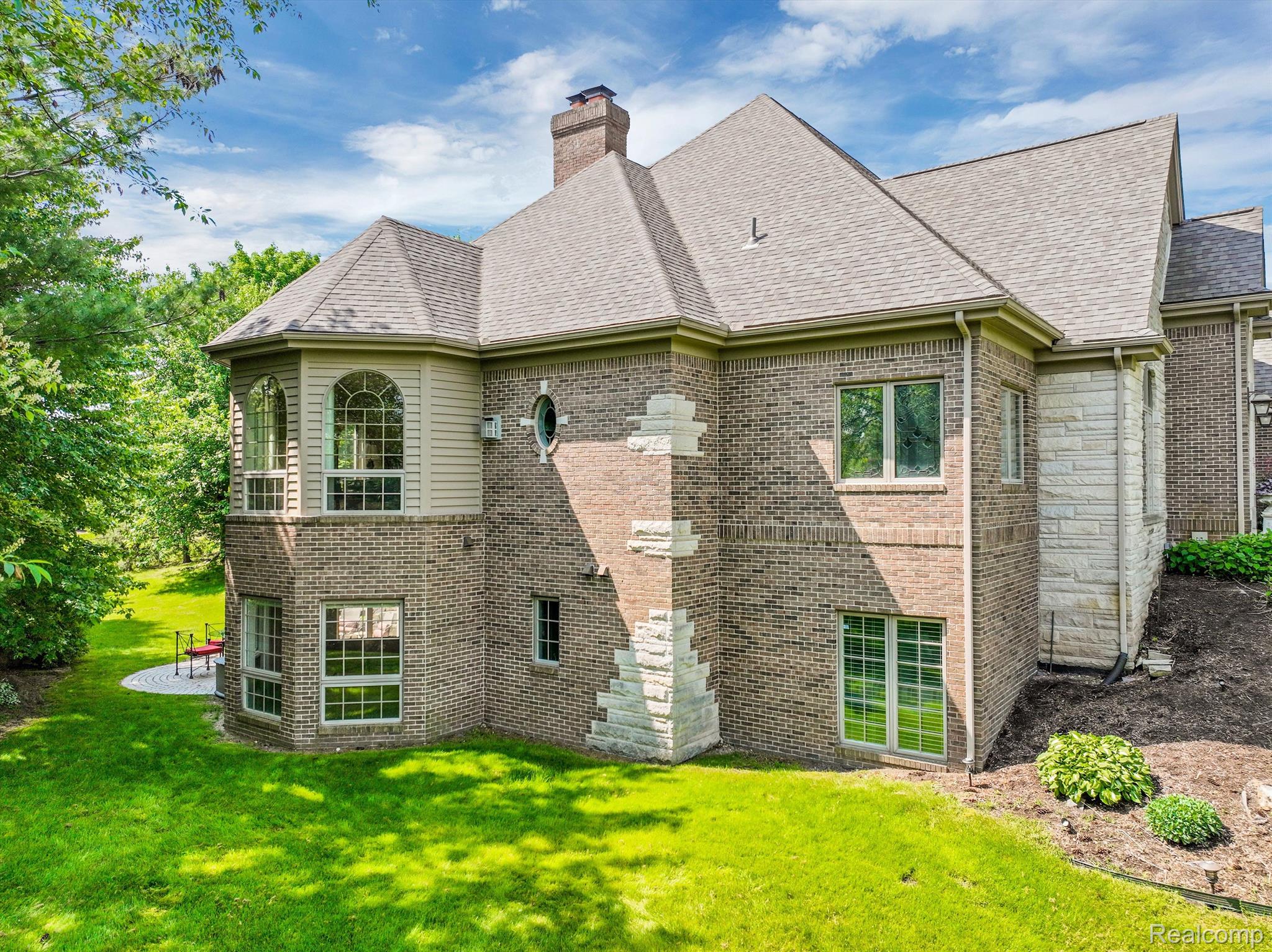 8325 COTSWOLD Lane