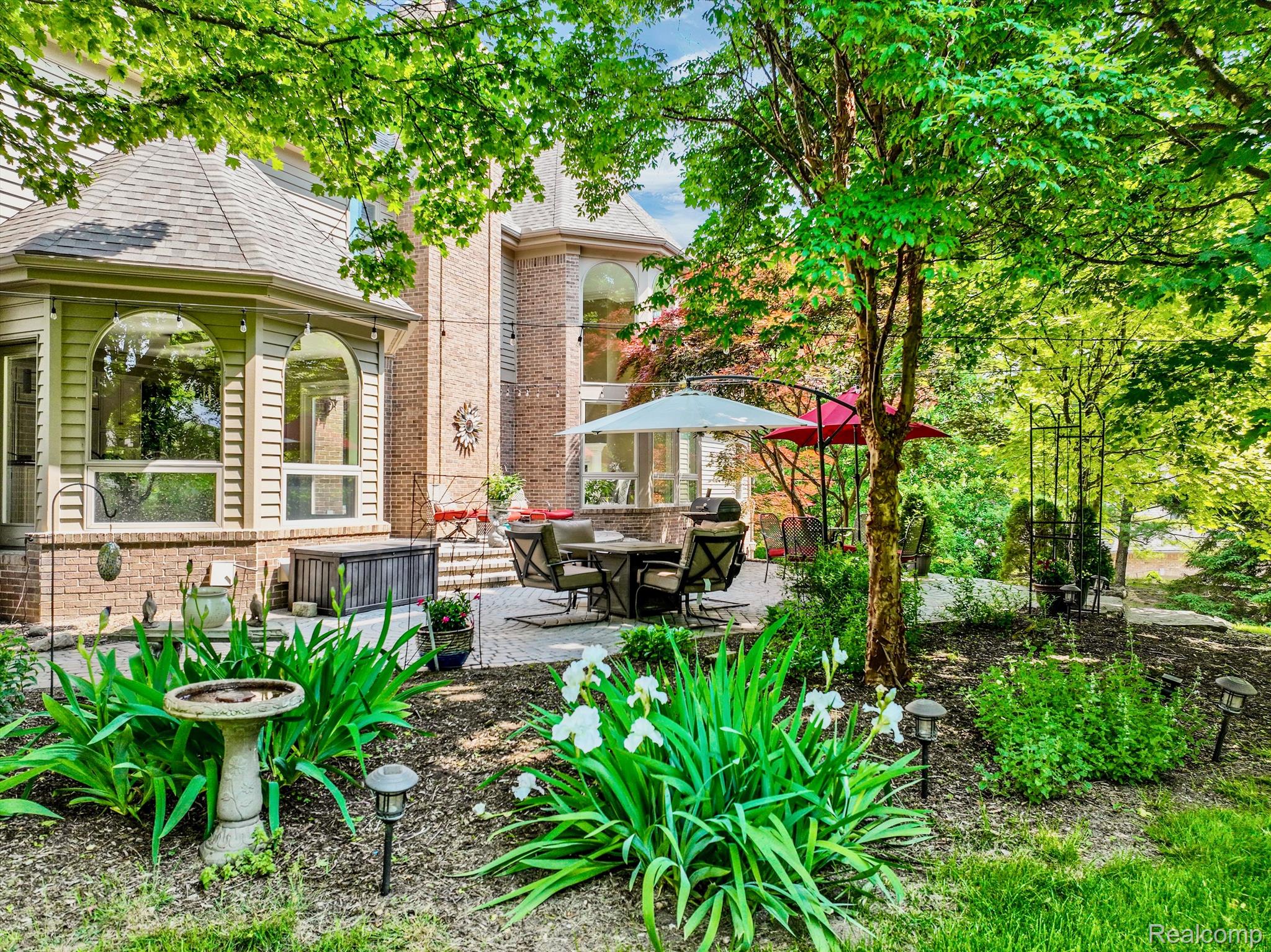 8325 COTSWOLD Lane