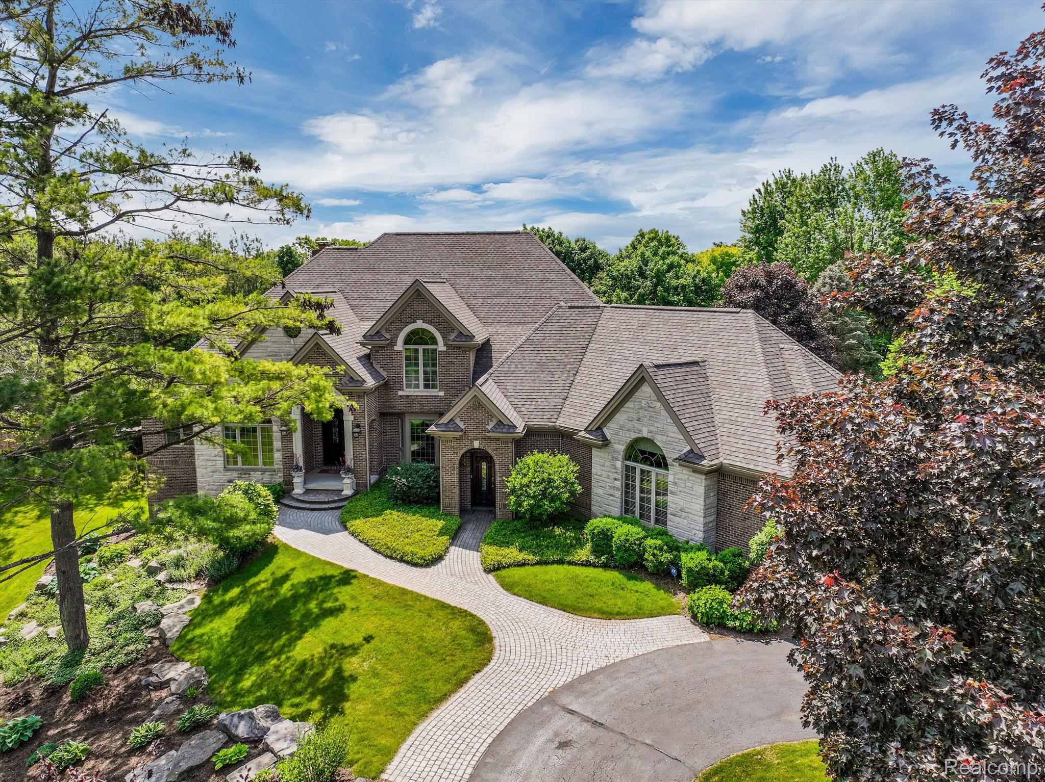 8325 COTSWOLD Lane