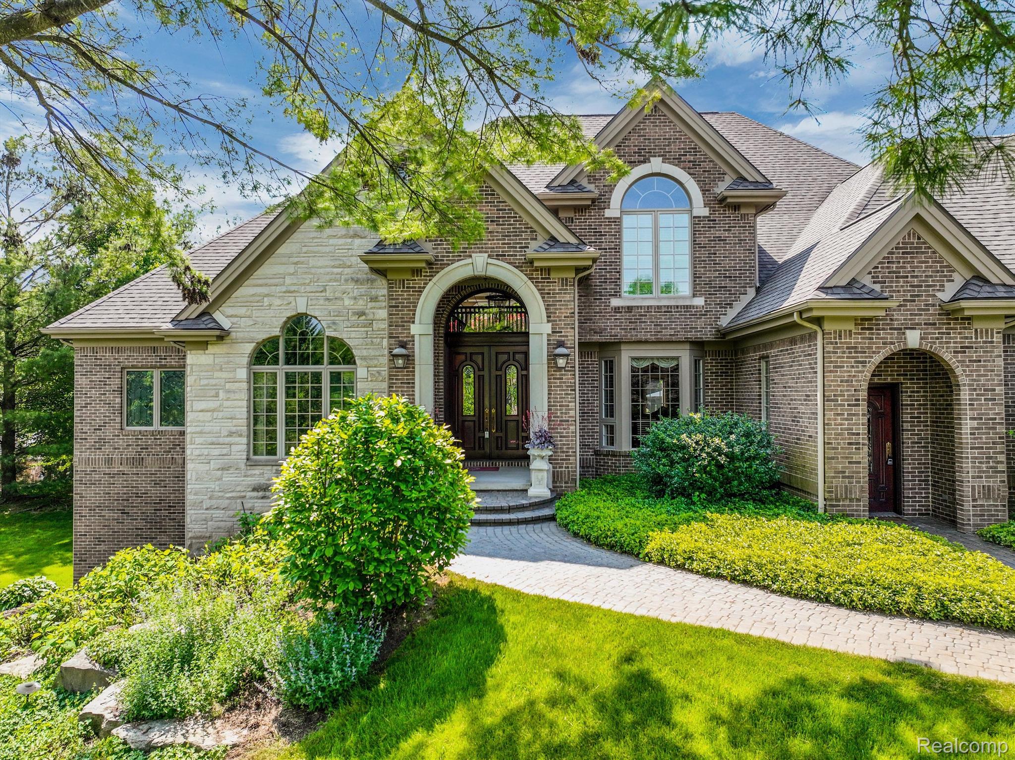 8325 COTSWOLD Lane