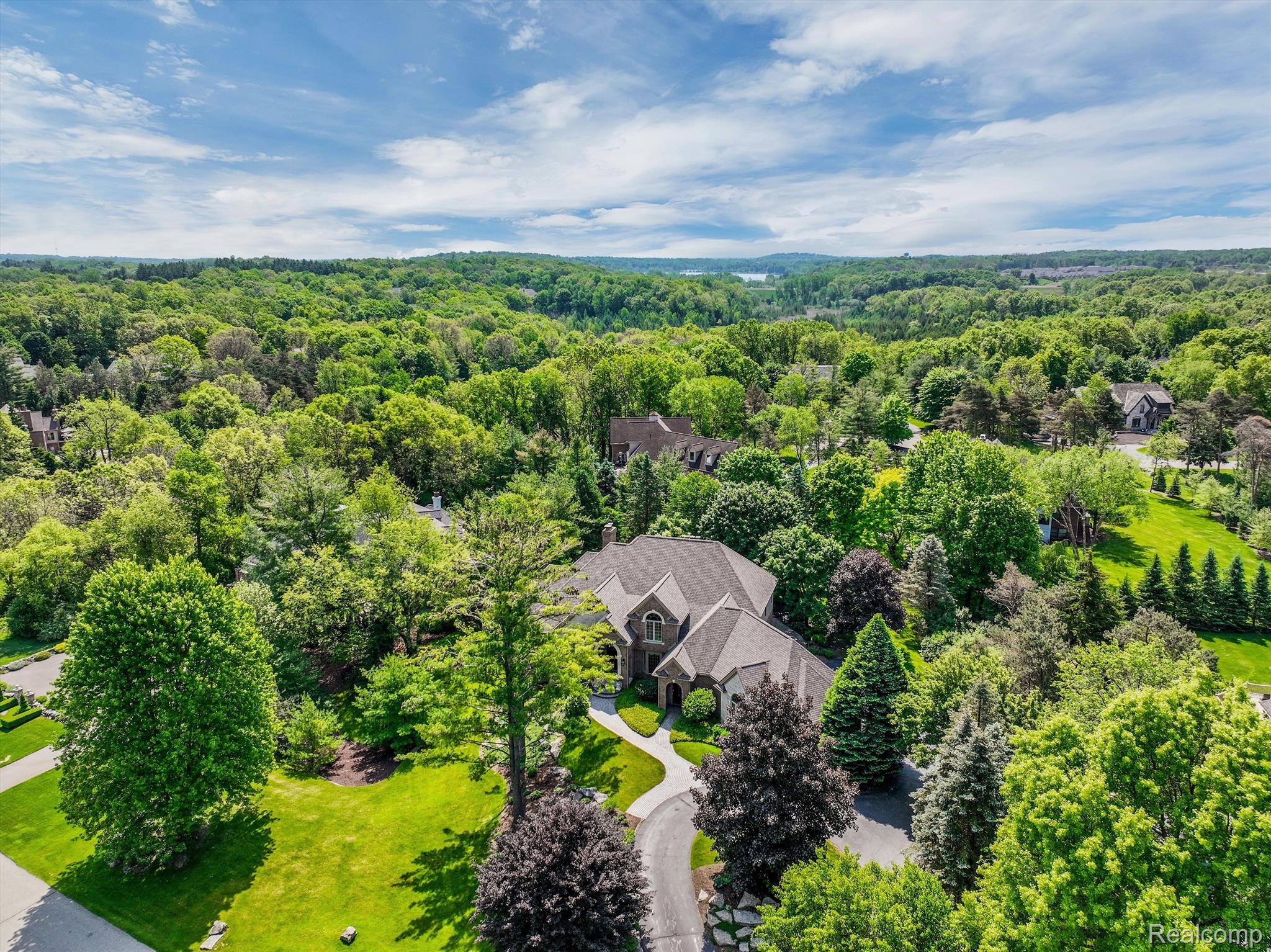 8325 COTSWOLD Lane