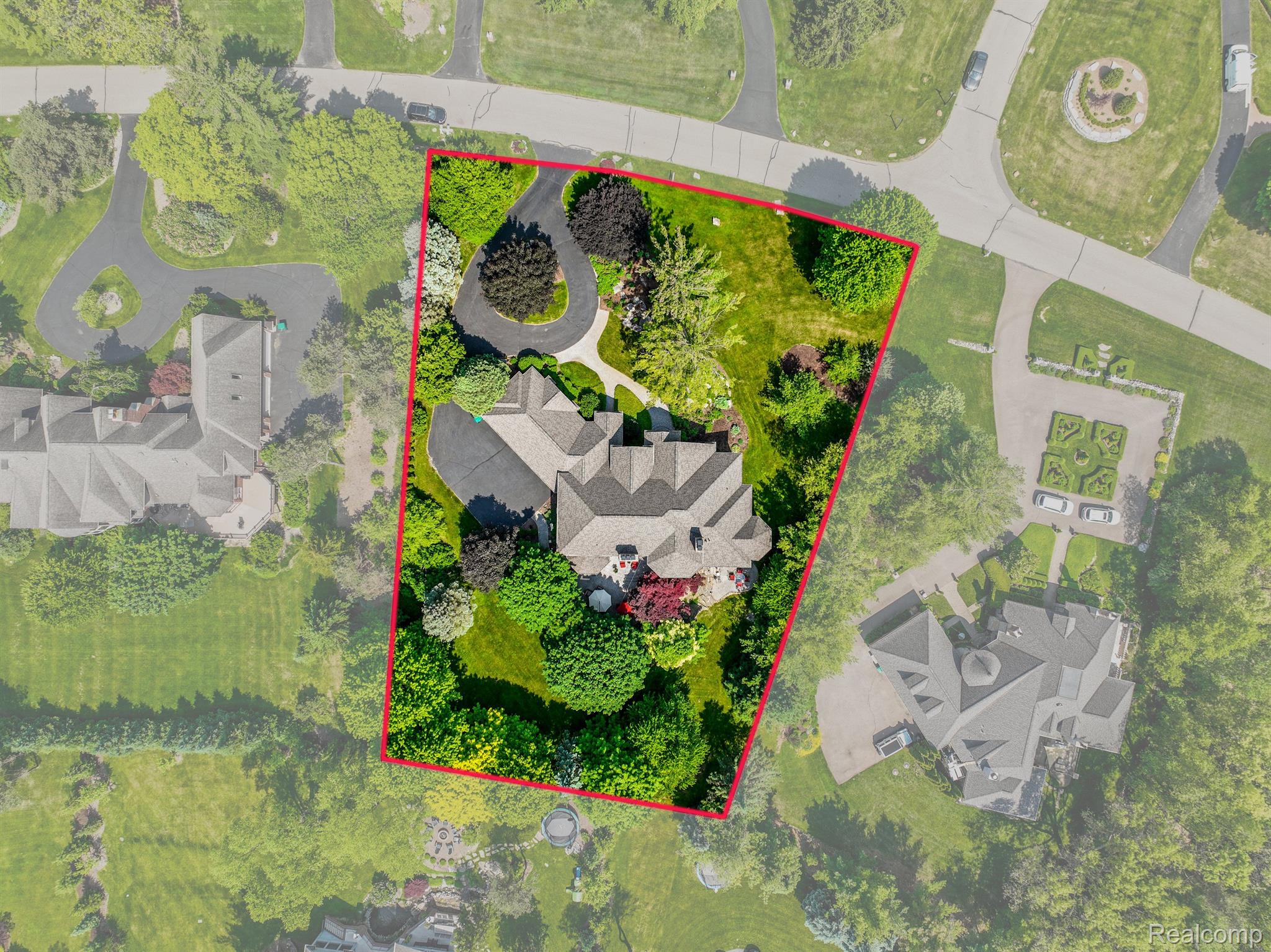 8325 COTSWOLD Lane