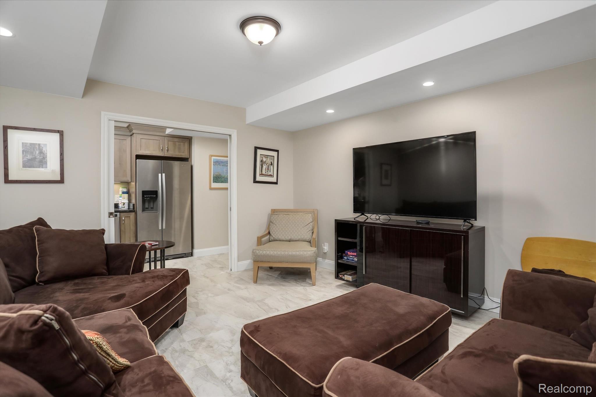 8325 COTSWOLD Lane