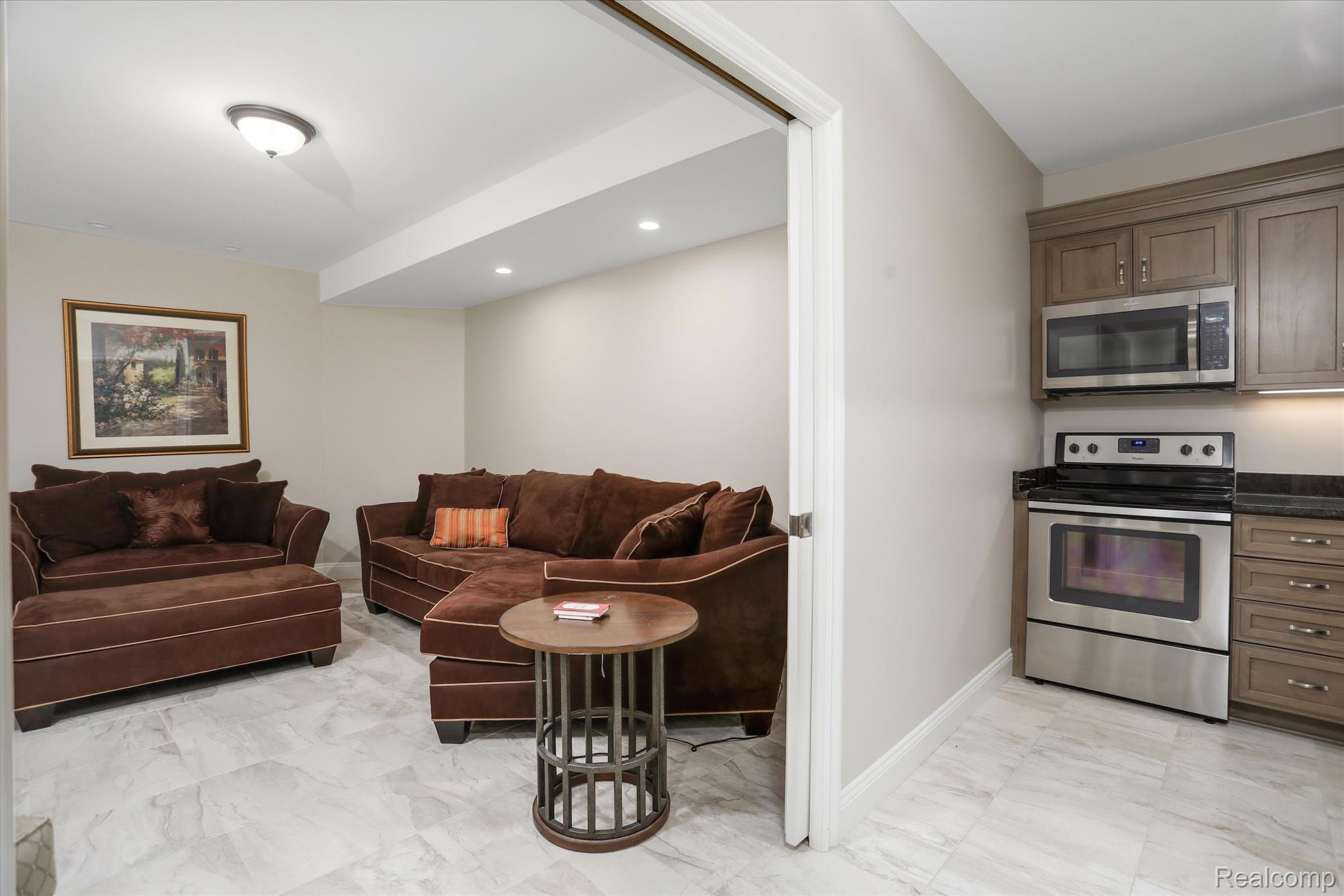 8325 COTSWOLD Lane