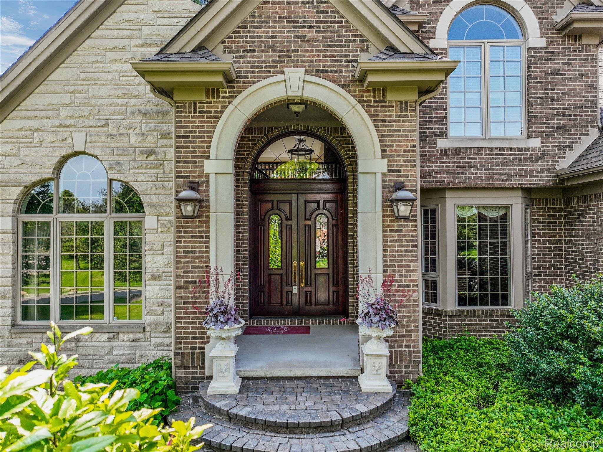 8325 COTSWOLD Lane