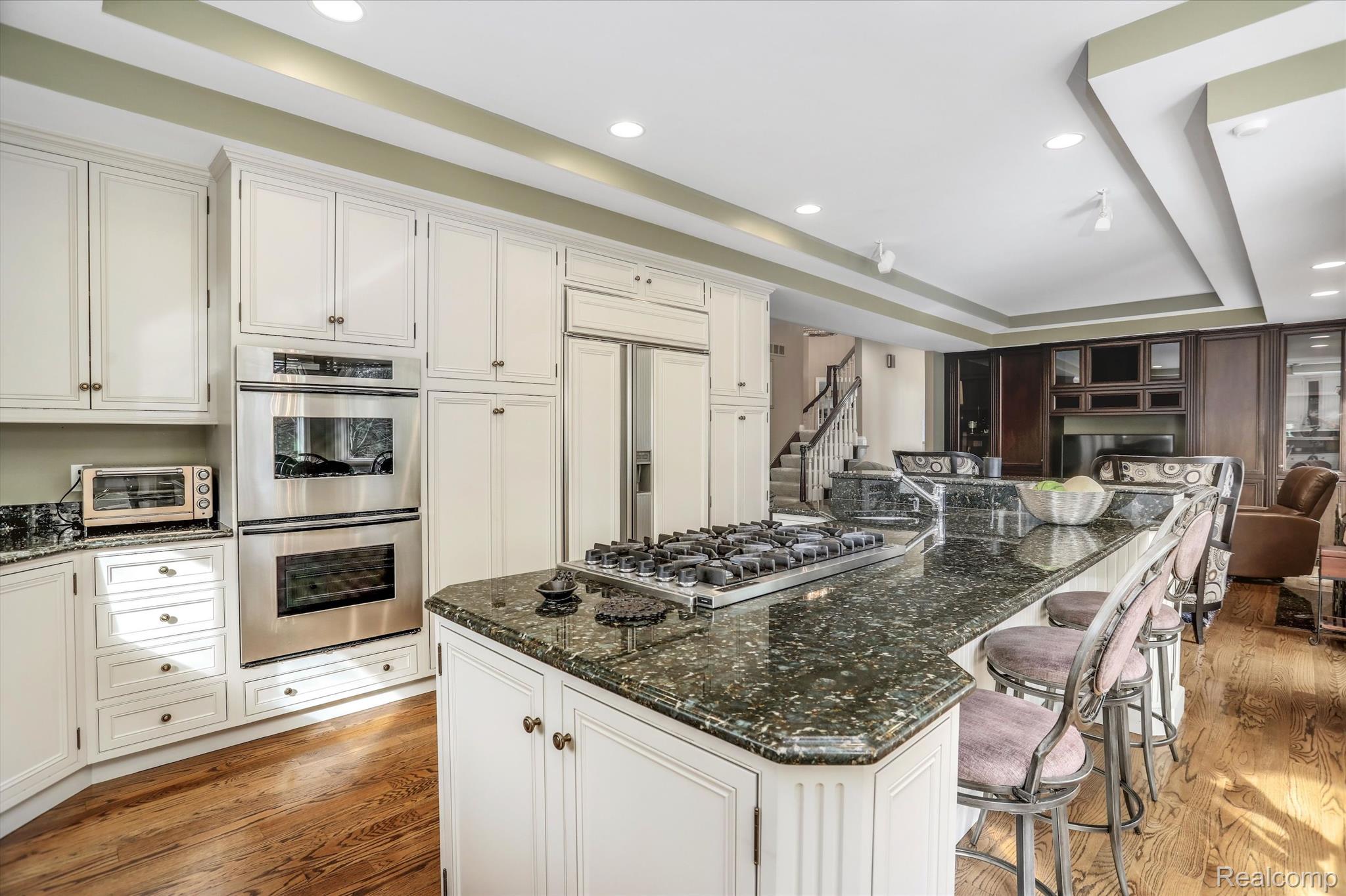 8325 COTSWOLD Lane