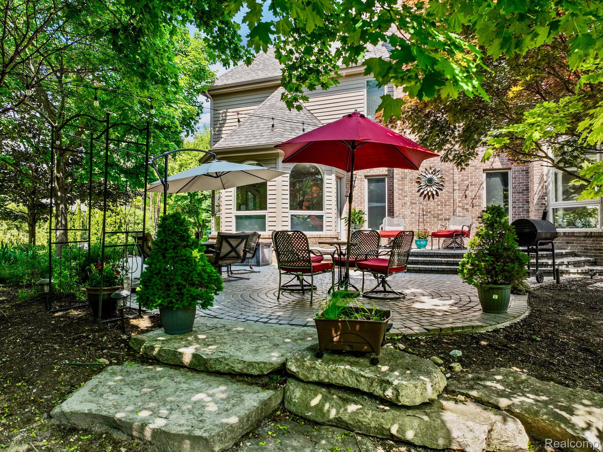 8325 COTSWOLD Lane