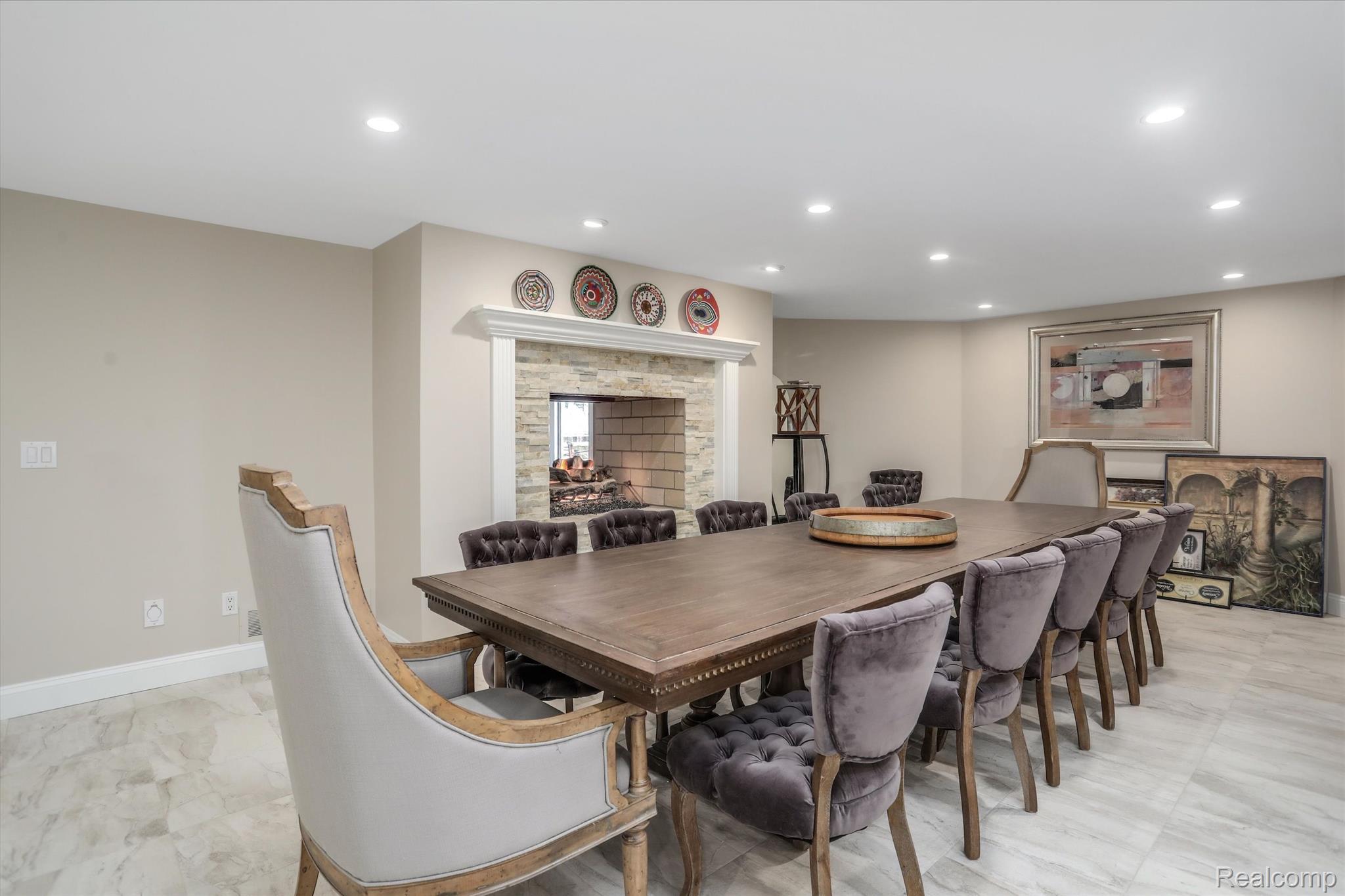 8325 COTSWOLD Lane