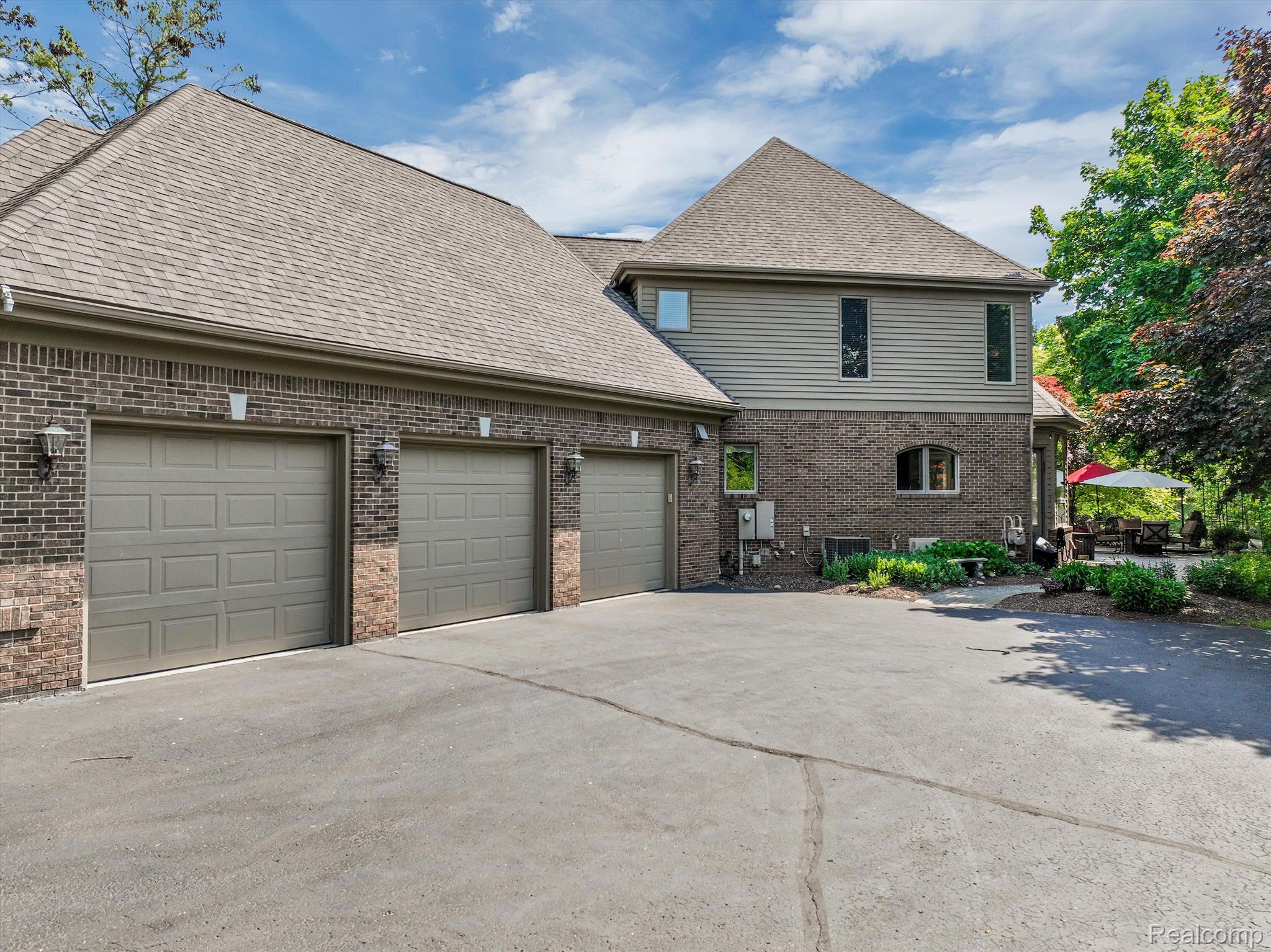 8325 COTSWOLD Lane