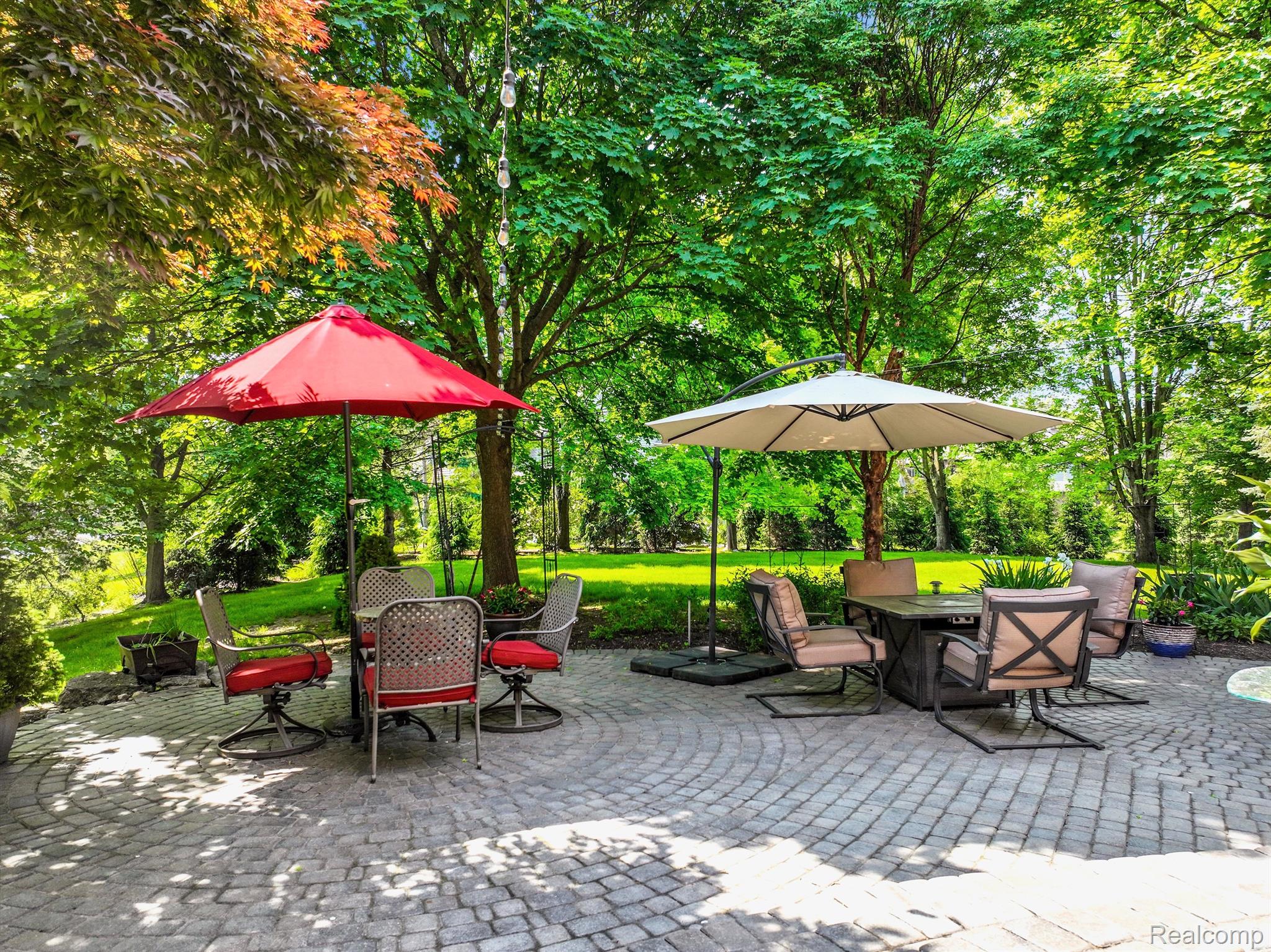 8325 COTSWOLD Lane