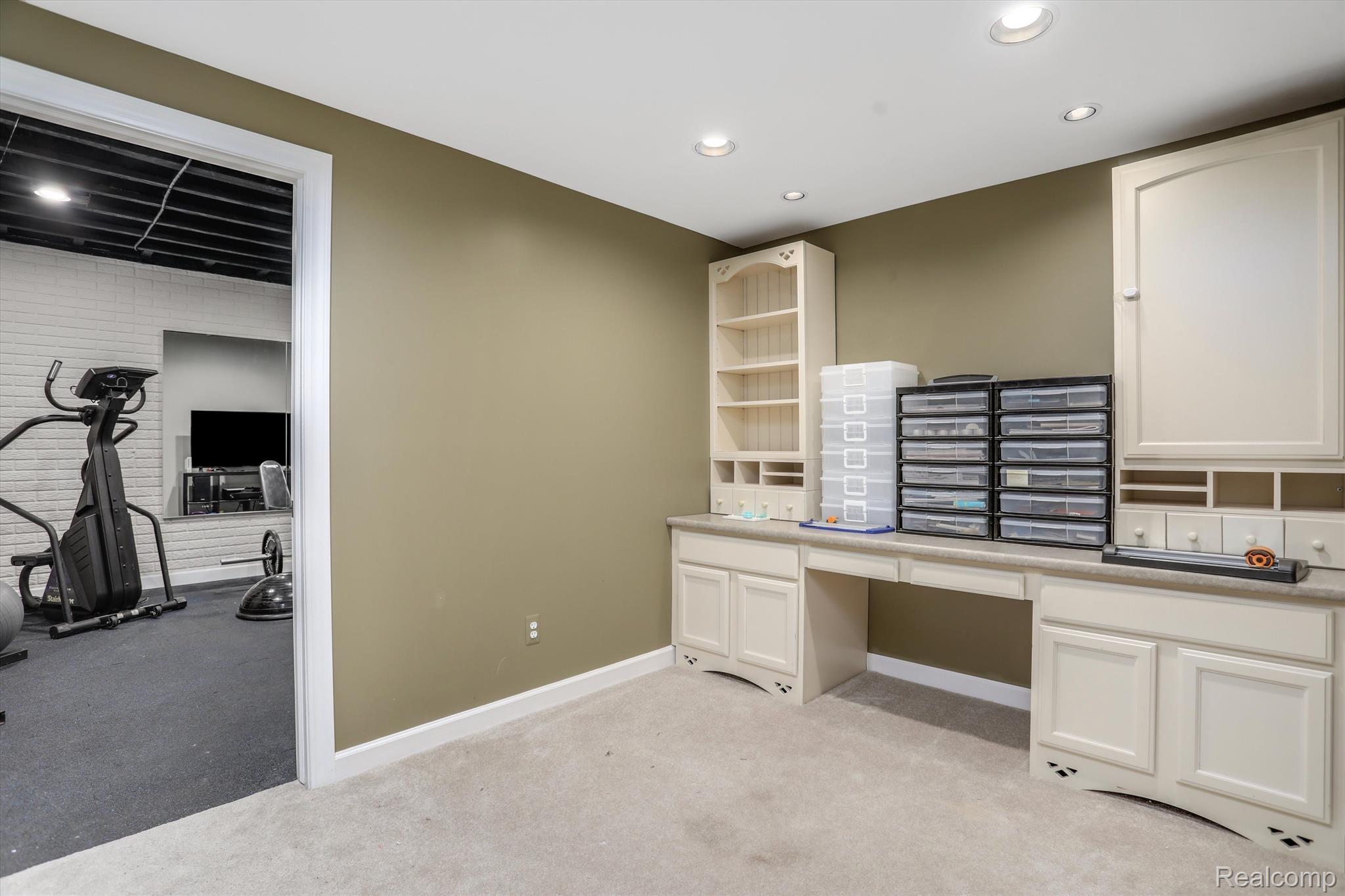 6984 OAKHURST RIDGE Road