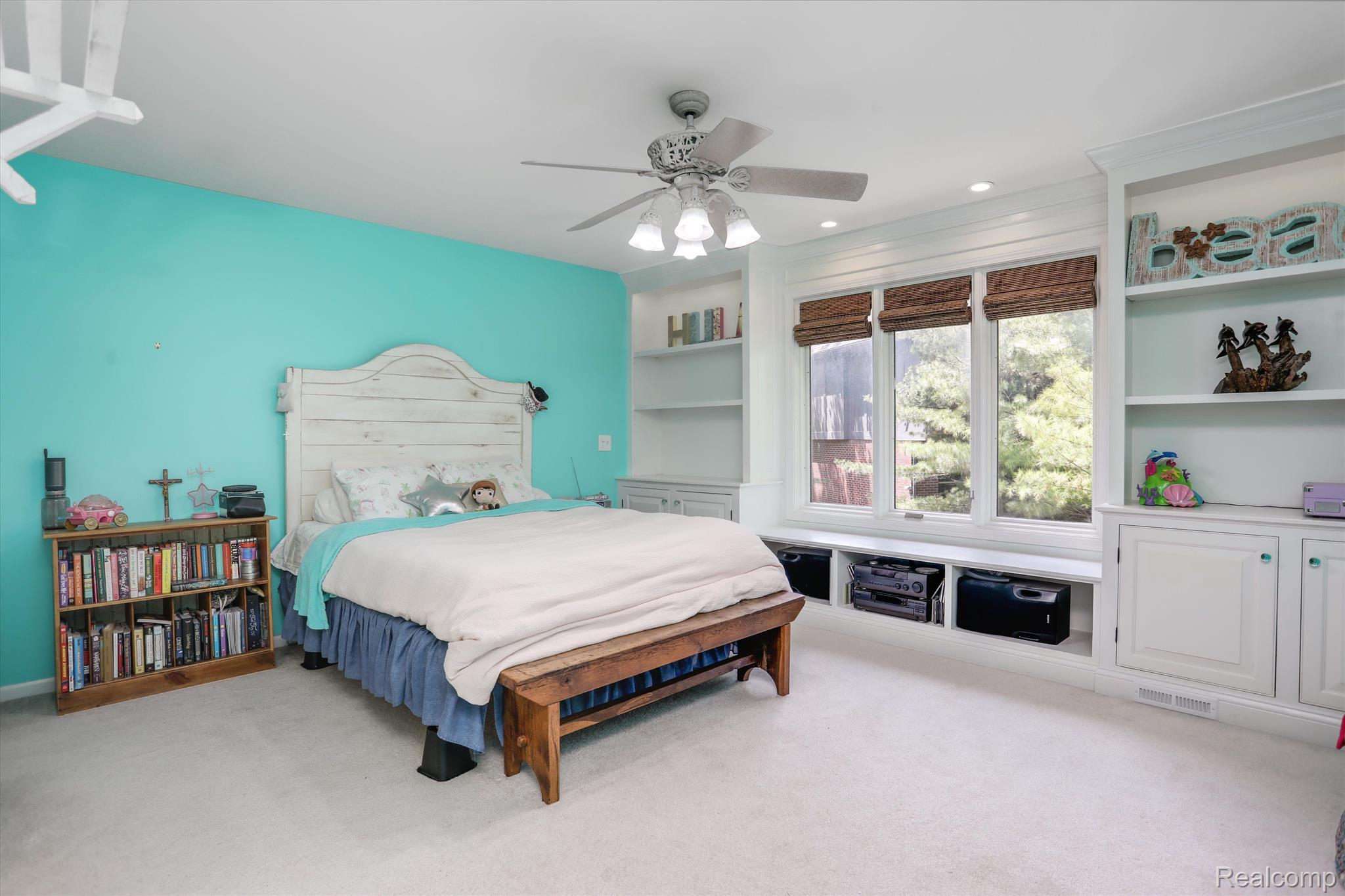 6984 OAKHURST RIDGE Road