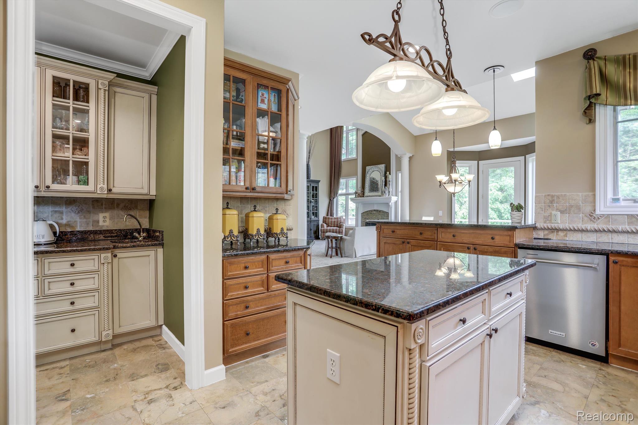 6984 OAKHURST RIDGE Road