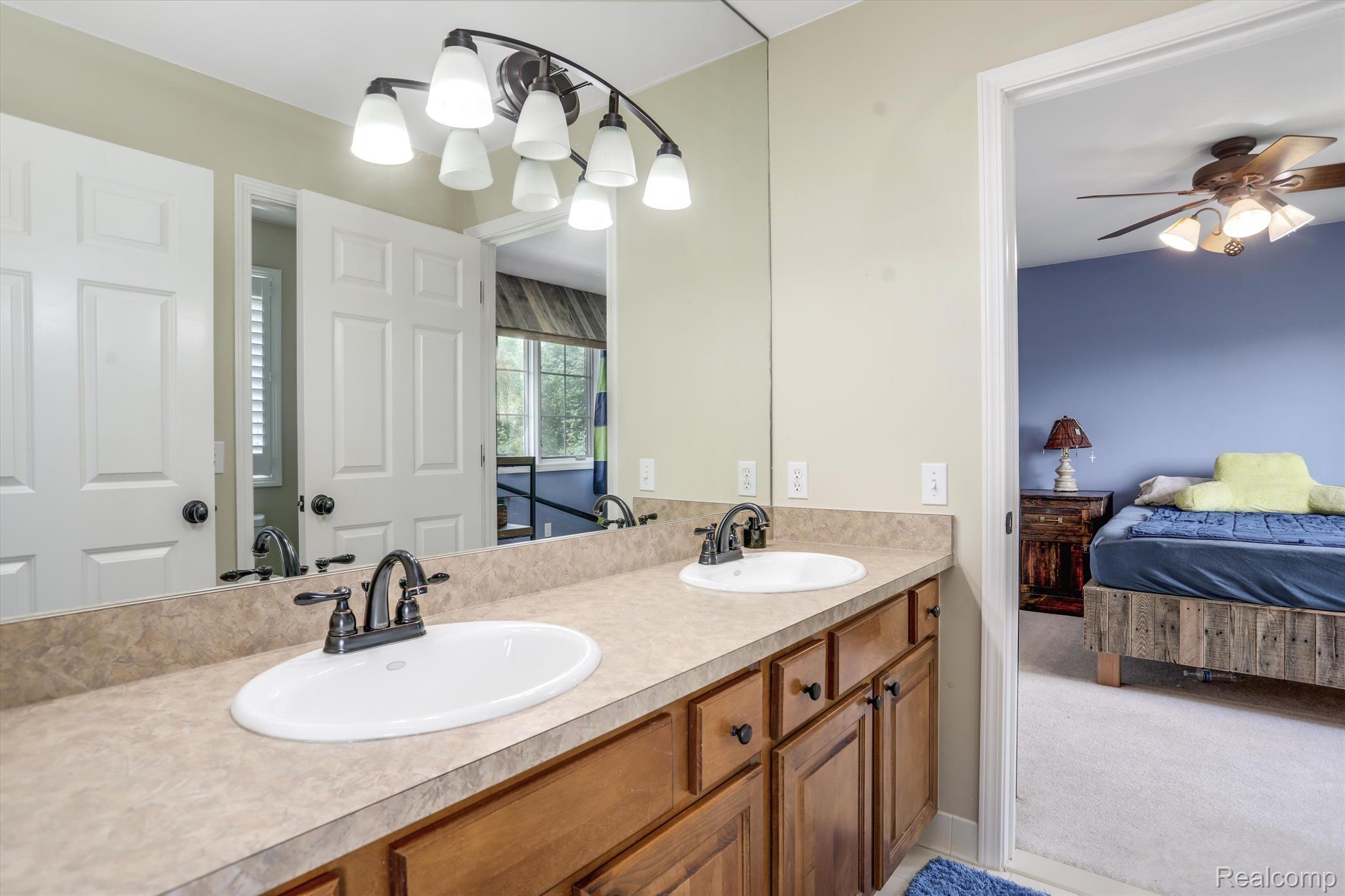 6984 OAKHURST RIDGE Road