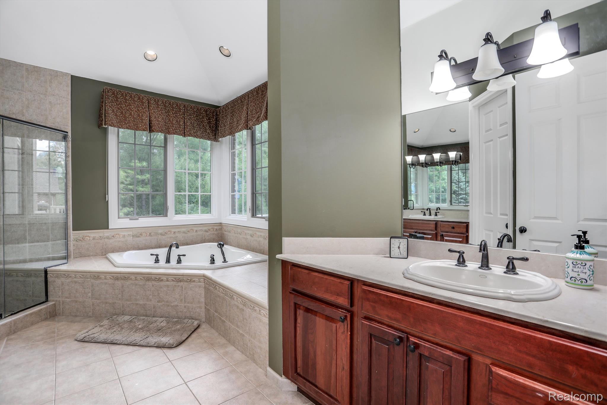 6984 OAKHURST RIDGE Road