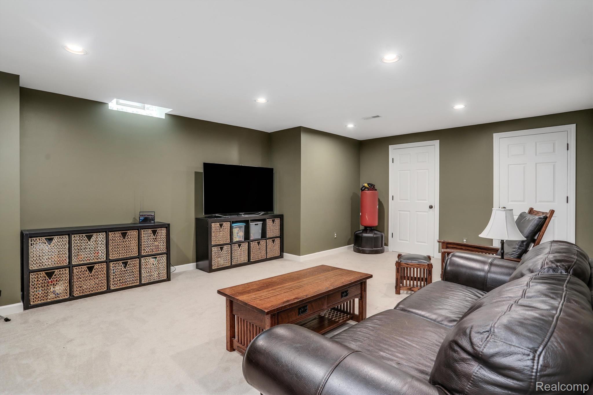 6984 OAKHURST RIDGE Road