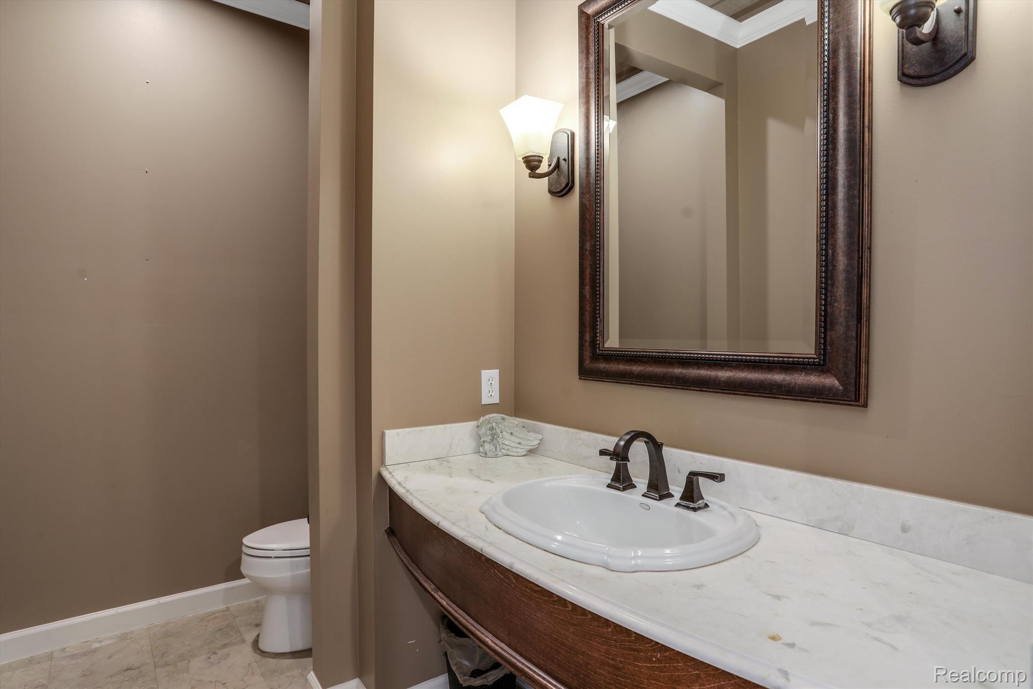 6984 OAKHURST RIDGE Road