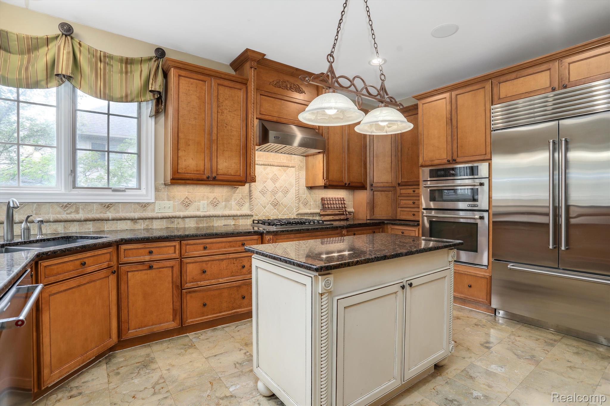 6984 OAKHURST RIDGE Road