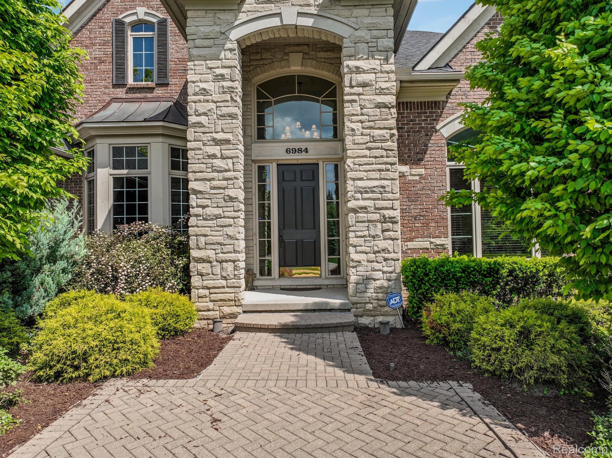 6984 OAKHURST RIDGE Road