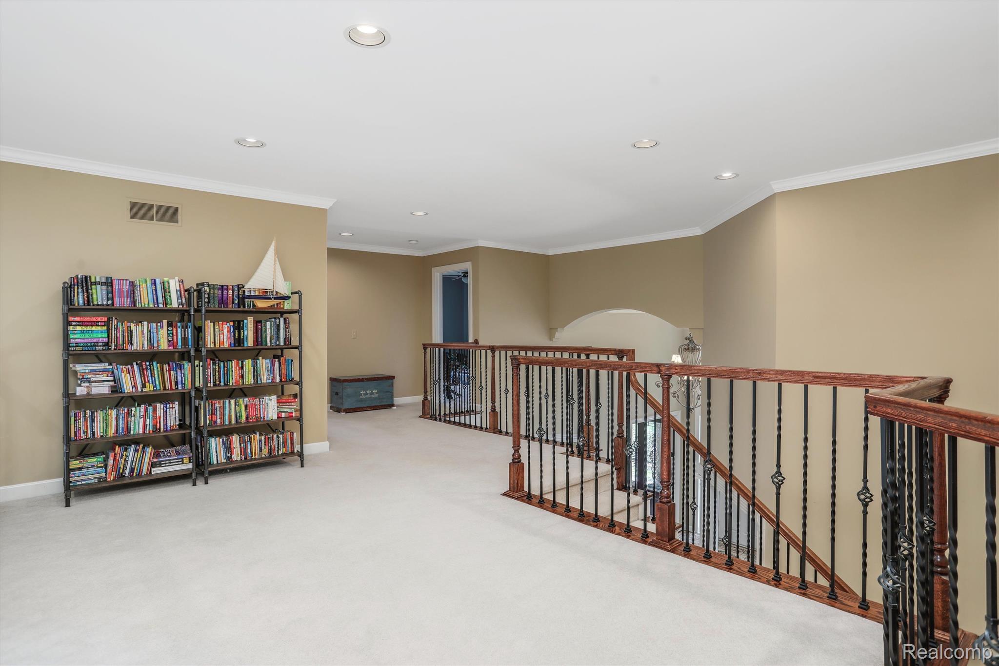 6984 OAKHURST RIDGE Road