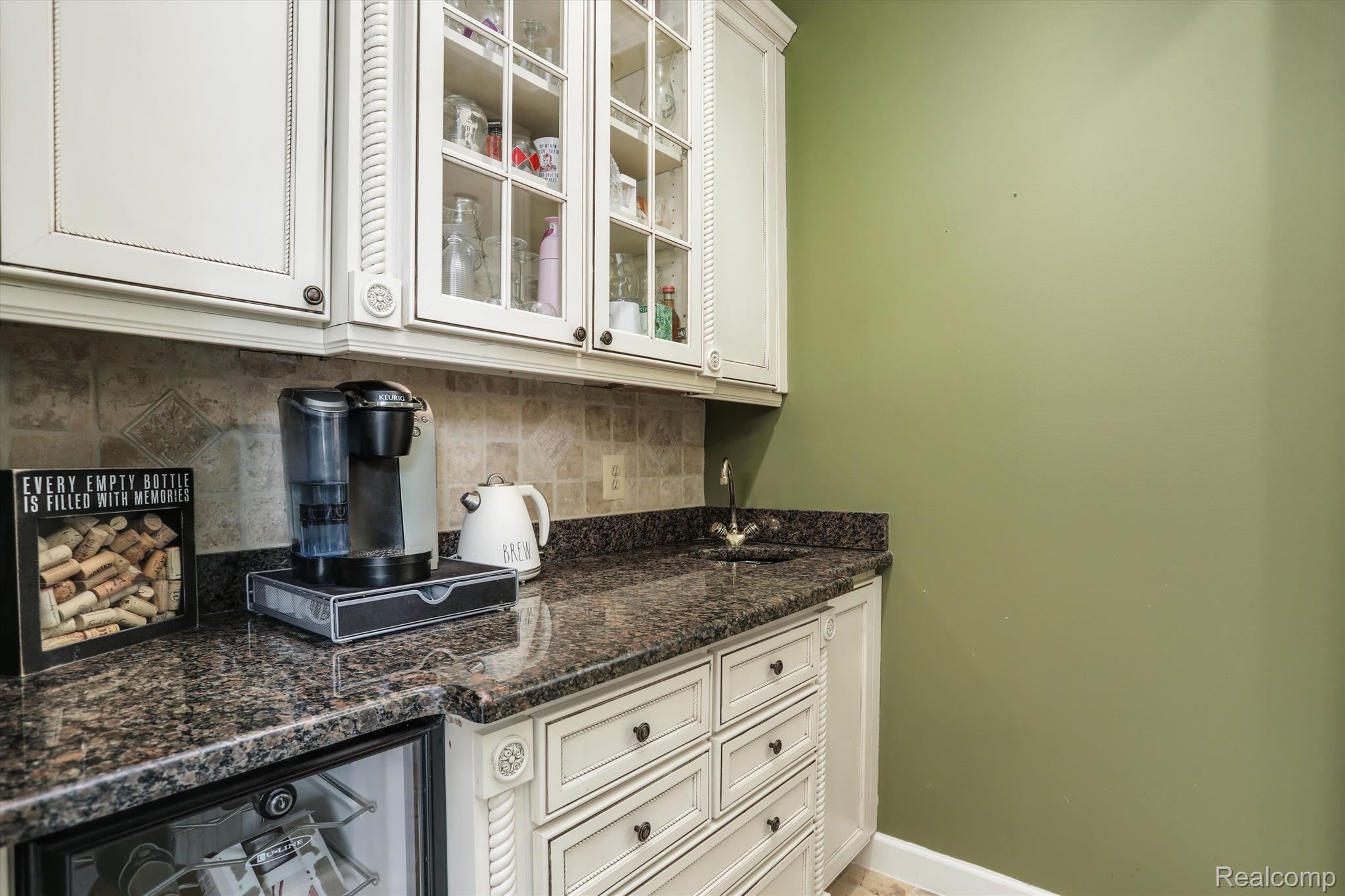 6984 OAKHURST RIDGE Road