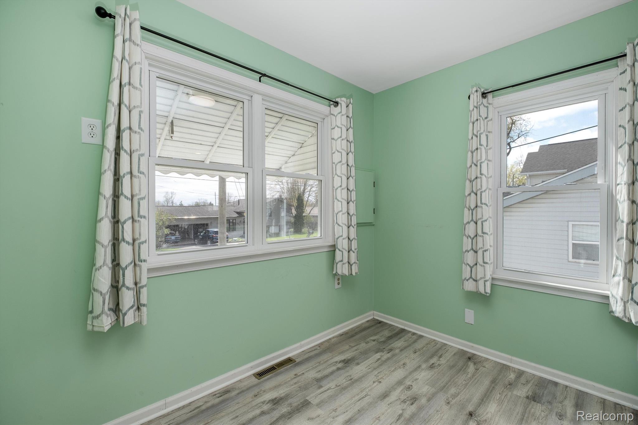 9136 BUCKINGHAM Street