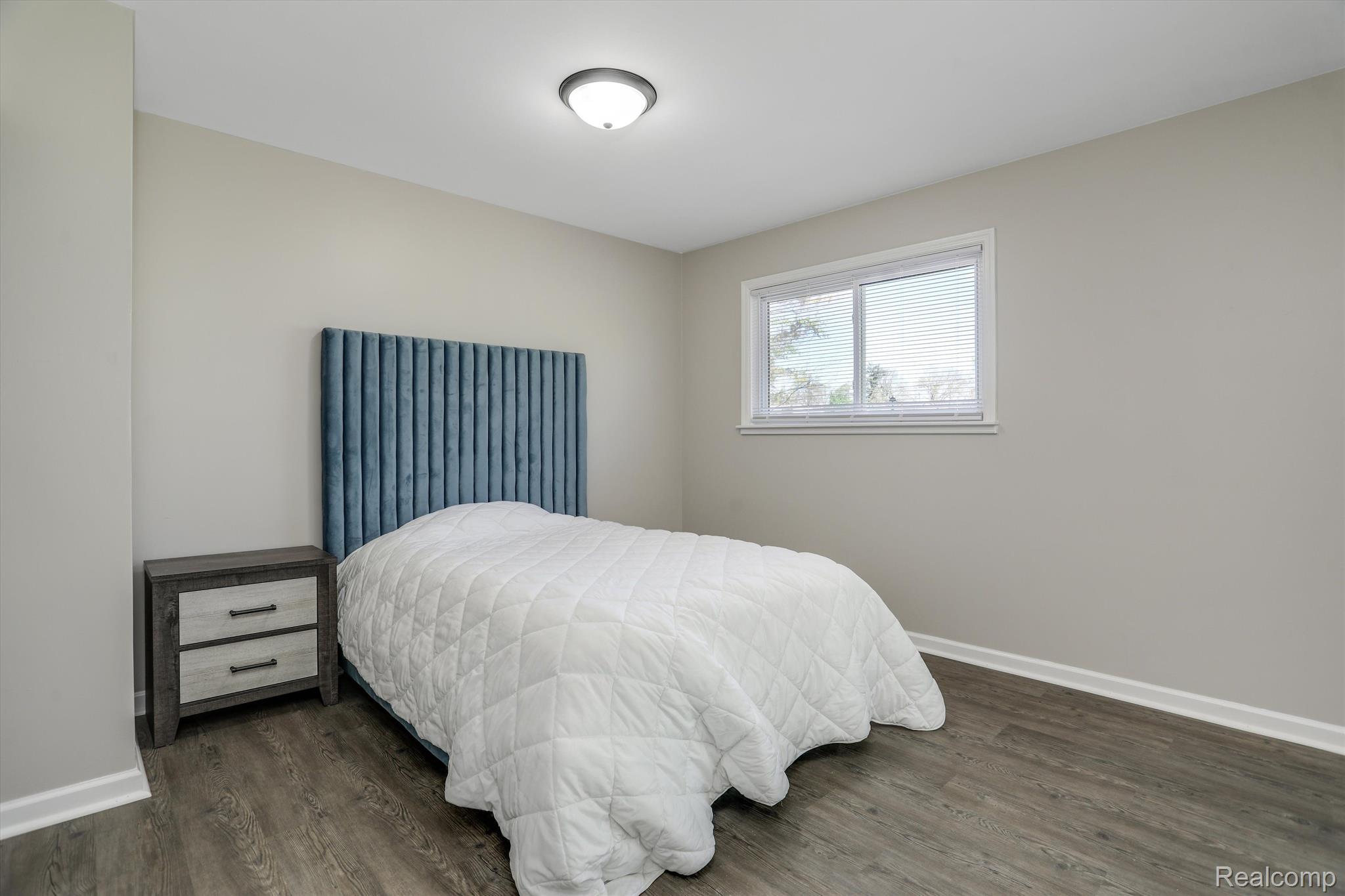 5299 CLINTON RIVER Drive