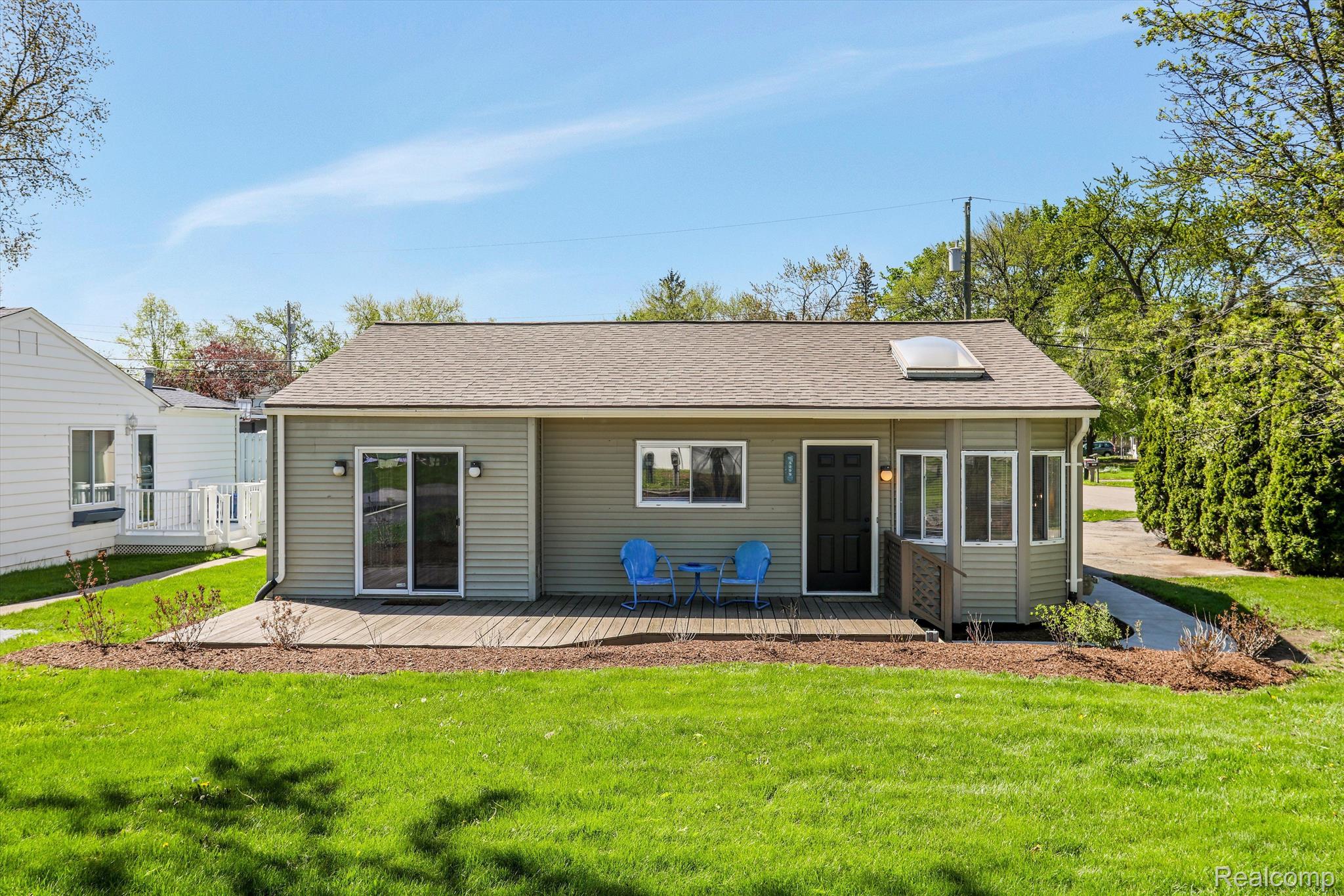 5299 CLINTON RIVER Drive