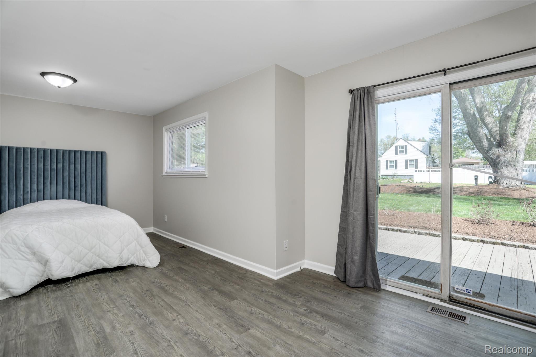 5299 CLINTON RIVER Drive