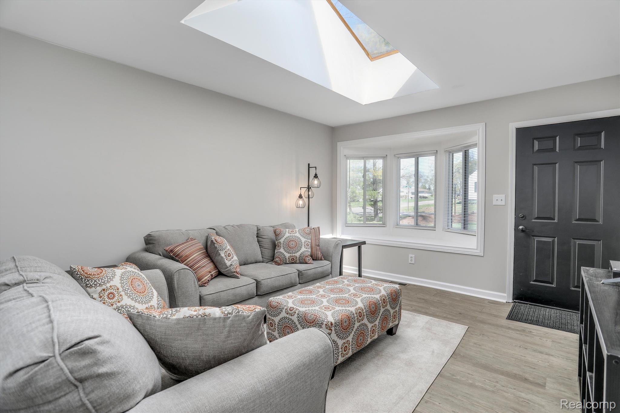 5299 CLINTON RIVER Drive