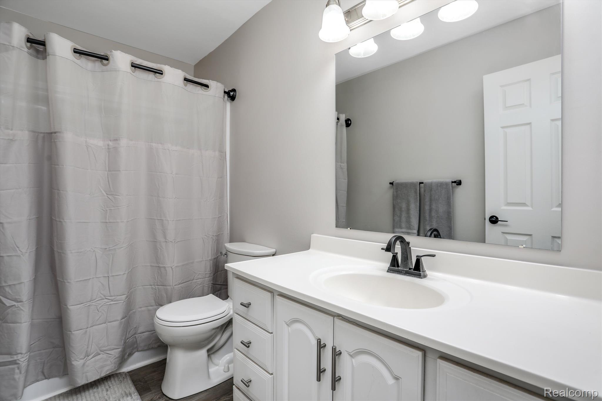 5299 CLINTON RIVER Drive